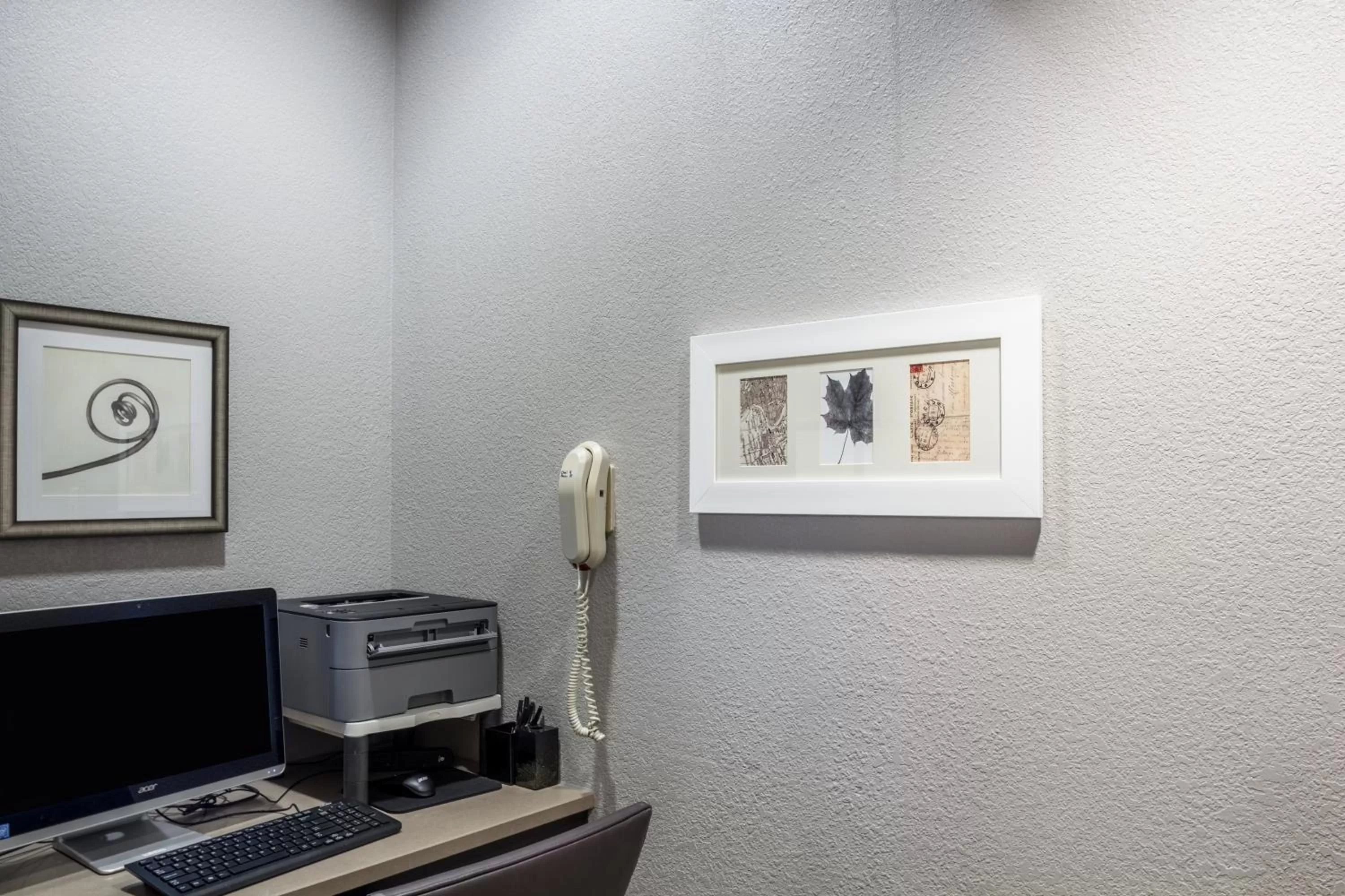 Business facilities in Country Inn & Suites by Radisson, Fond du Lac, WI