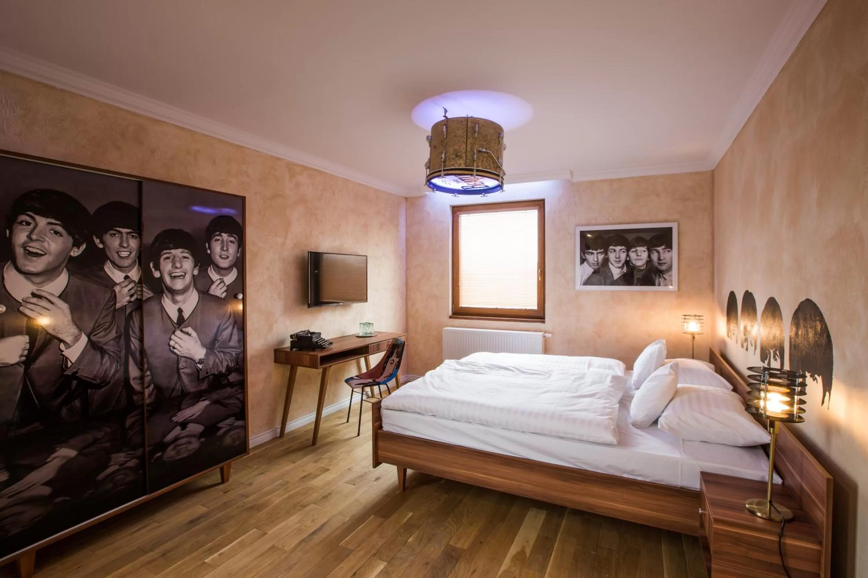 Bedroom, Bed in Retro hotel Garage