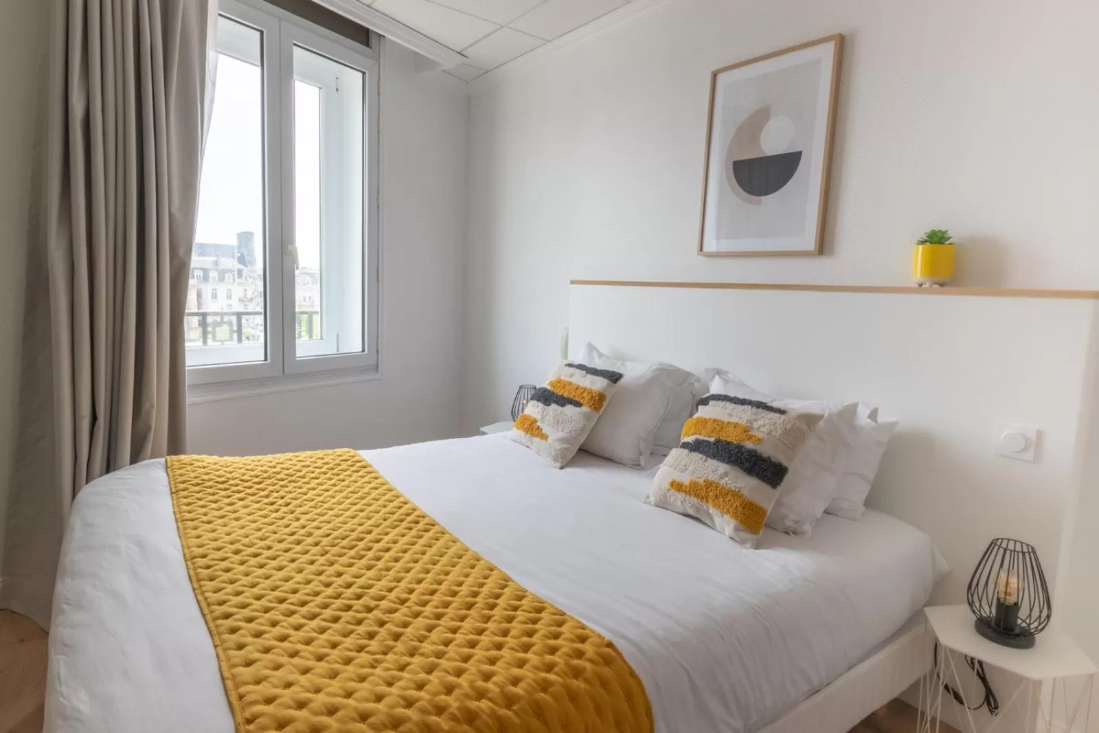 Bed in Hôtel Porte Mars - Reims Gare Centre Arena