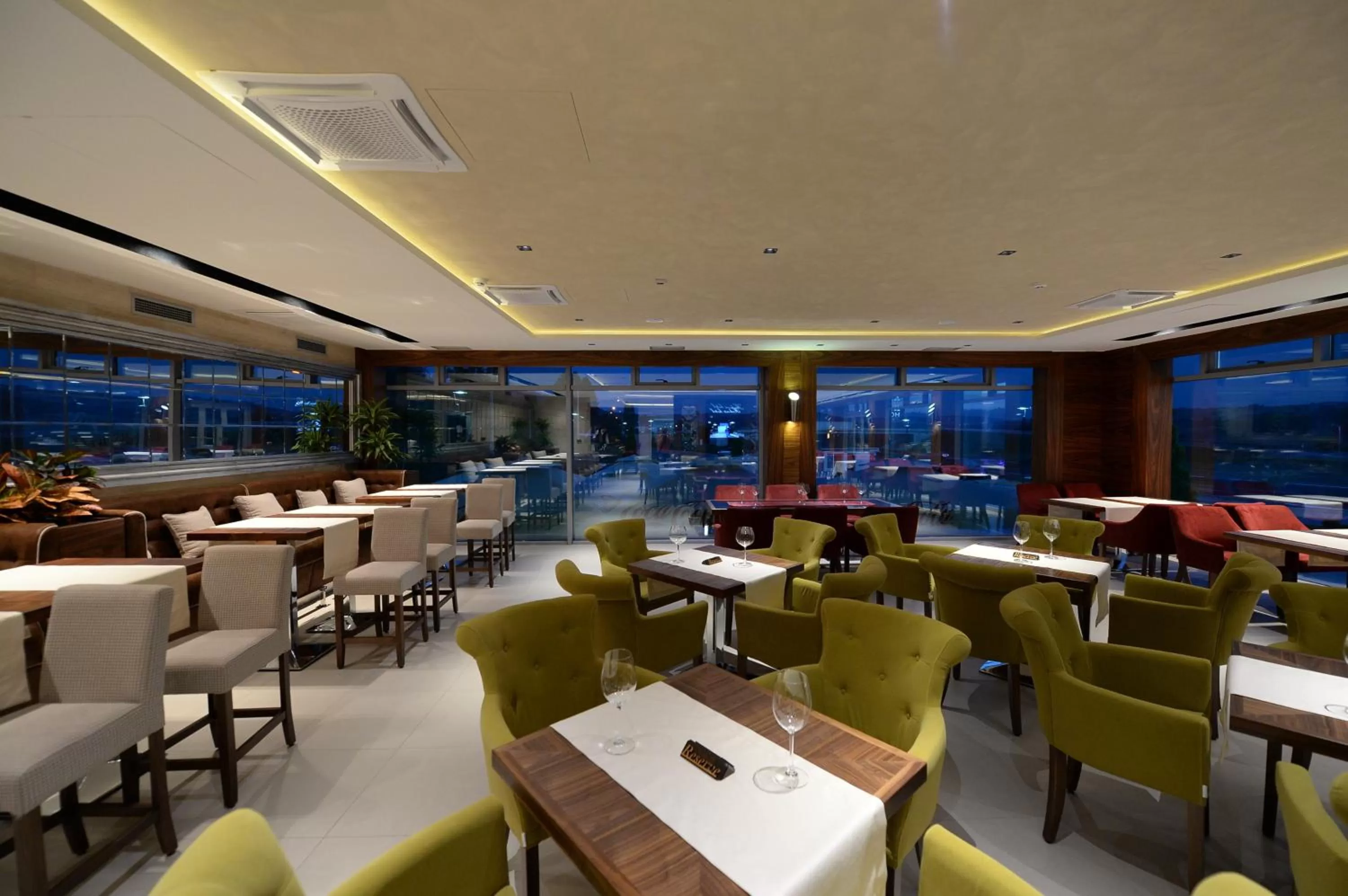 Restaurant/places to eat in Hotel Hedonic