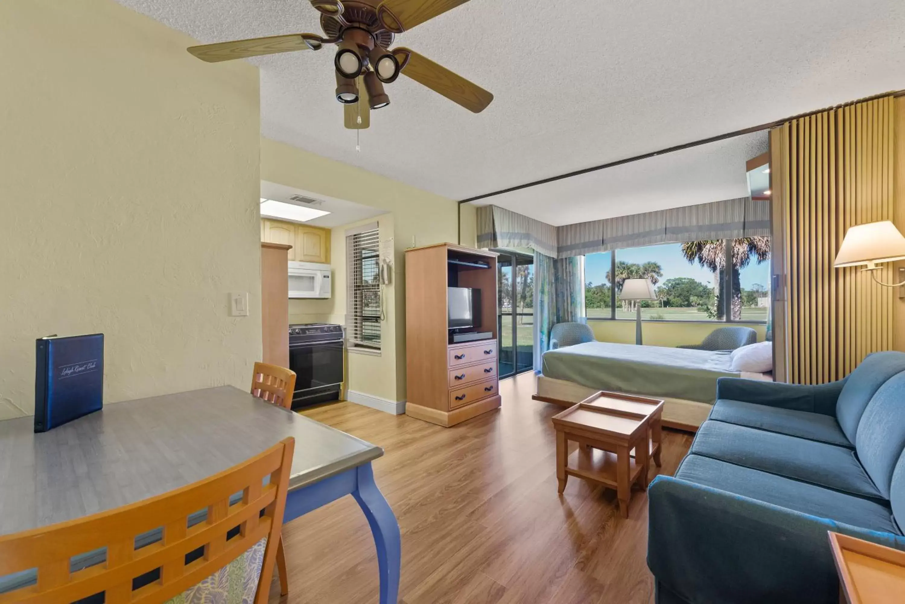 Dining area, Seating Area in Lehigh Resort Club, a VRI resort