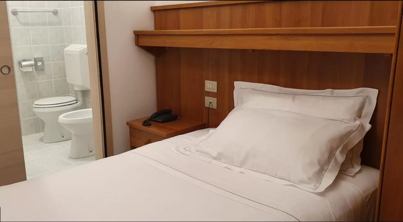 Bed in Hotel Alla Dolina