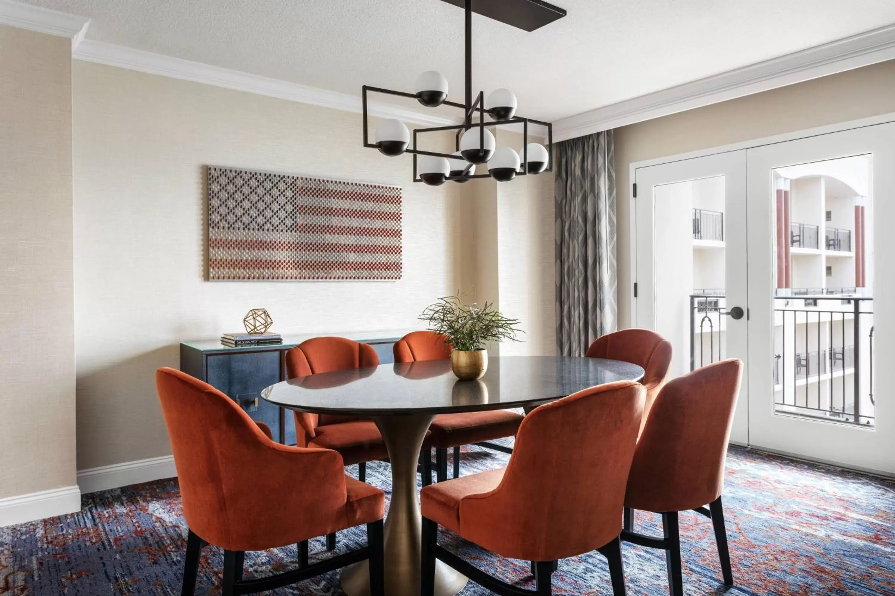 Bedroom, Dining Area in Gaylord National Resort & Convention Center