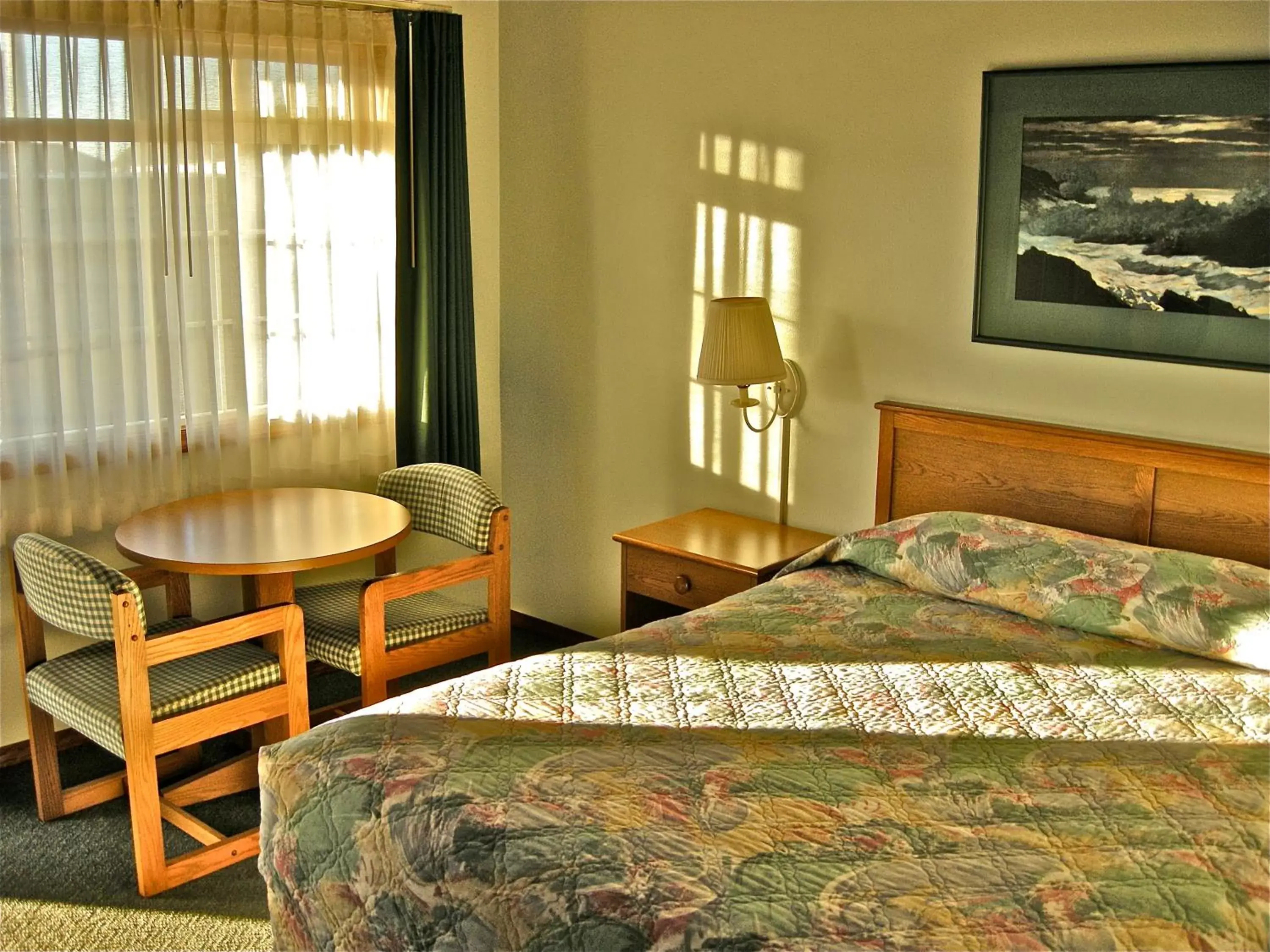Photo of the whole room, Bed in Azalea Lodge