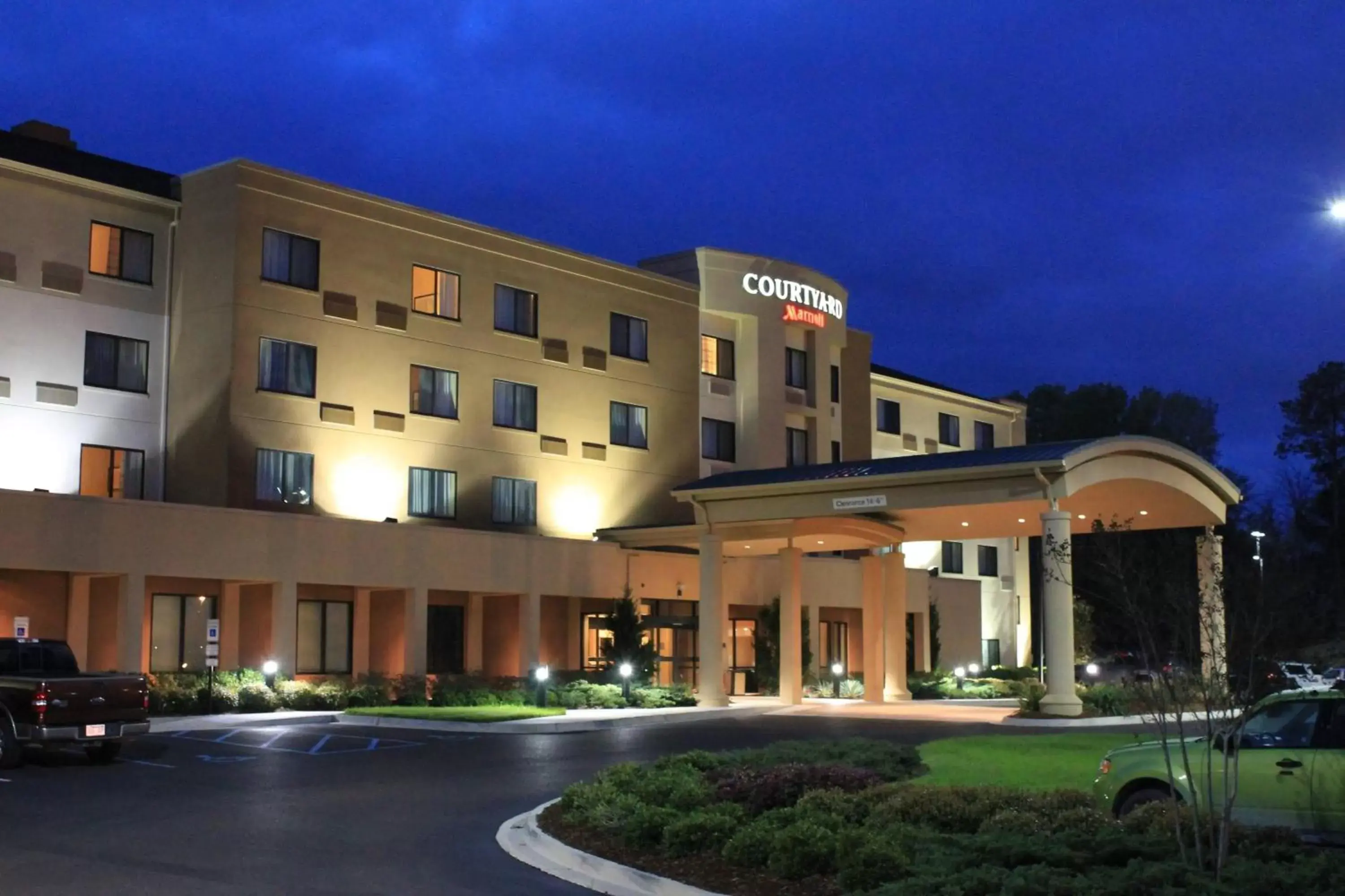 Property Building in Courtyard by Marriott Vicksburg