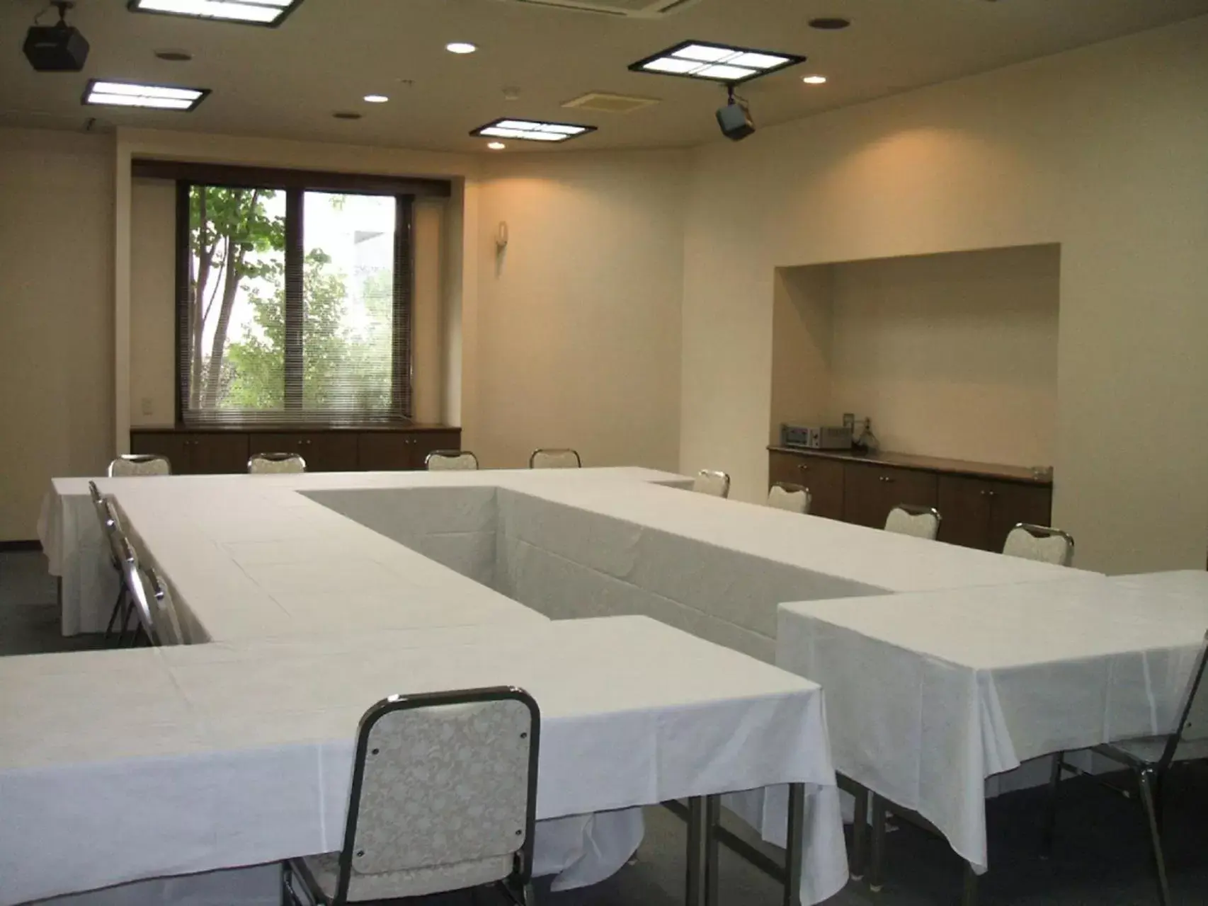 Meeting/conference room in Hotel Route-Inn Kakamigahara