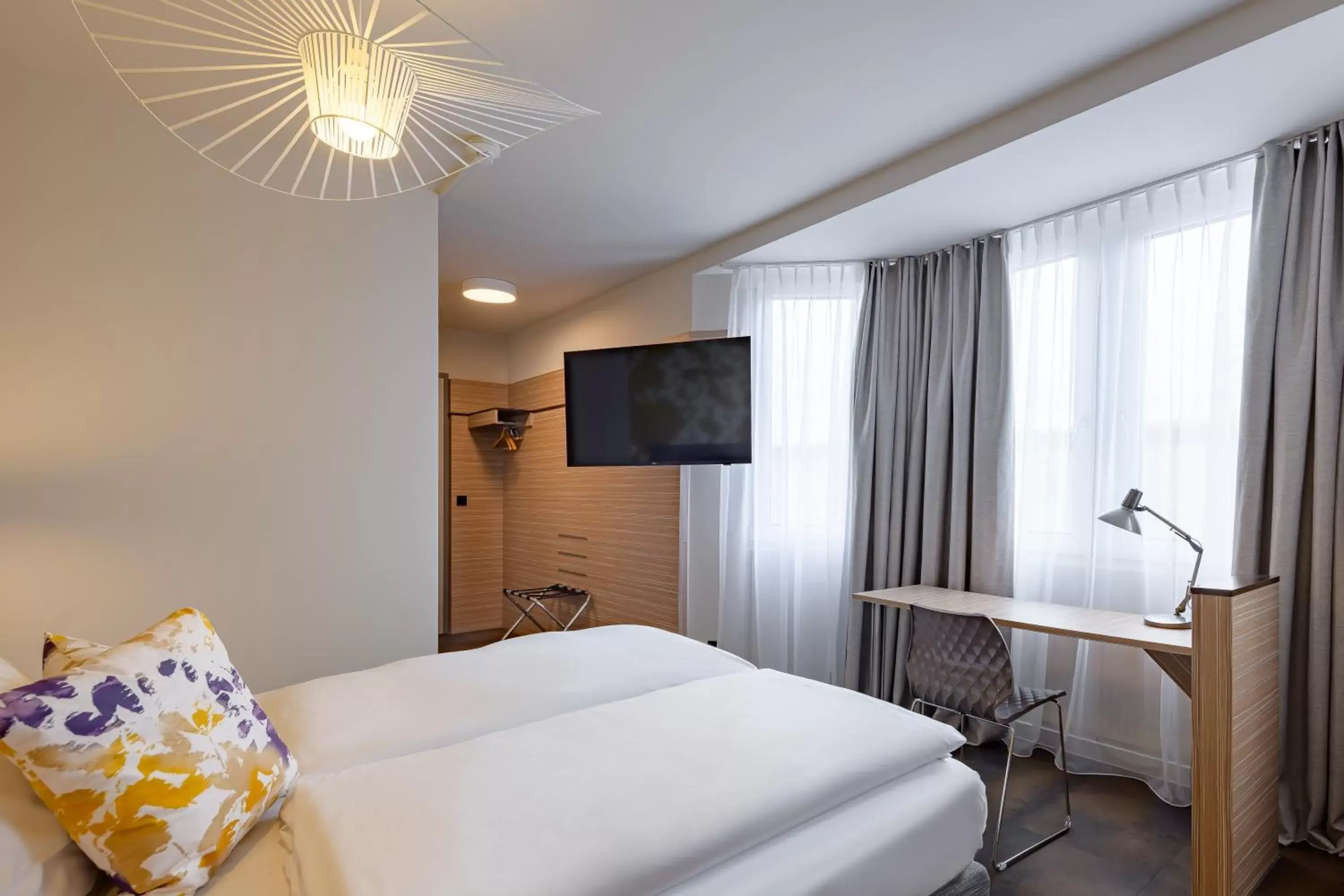 TV and multimedia, Bed in Mercure Hotel Stuttgart Gerlingen