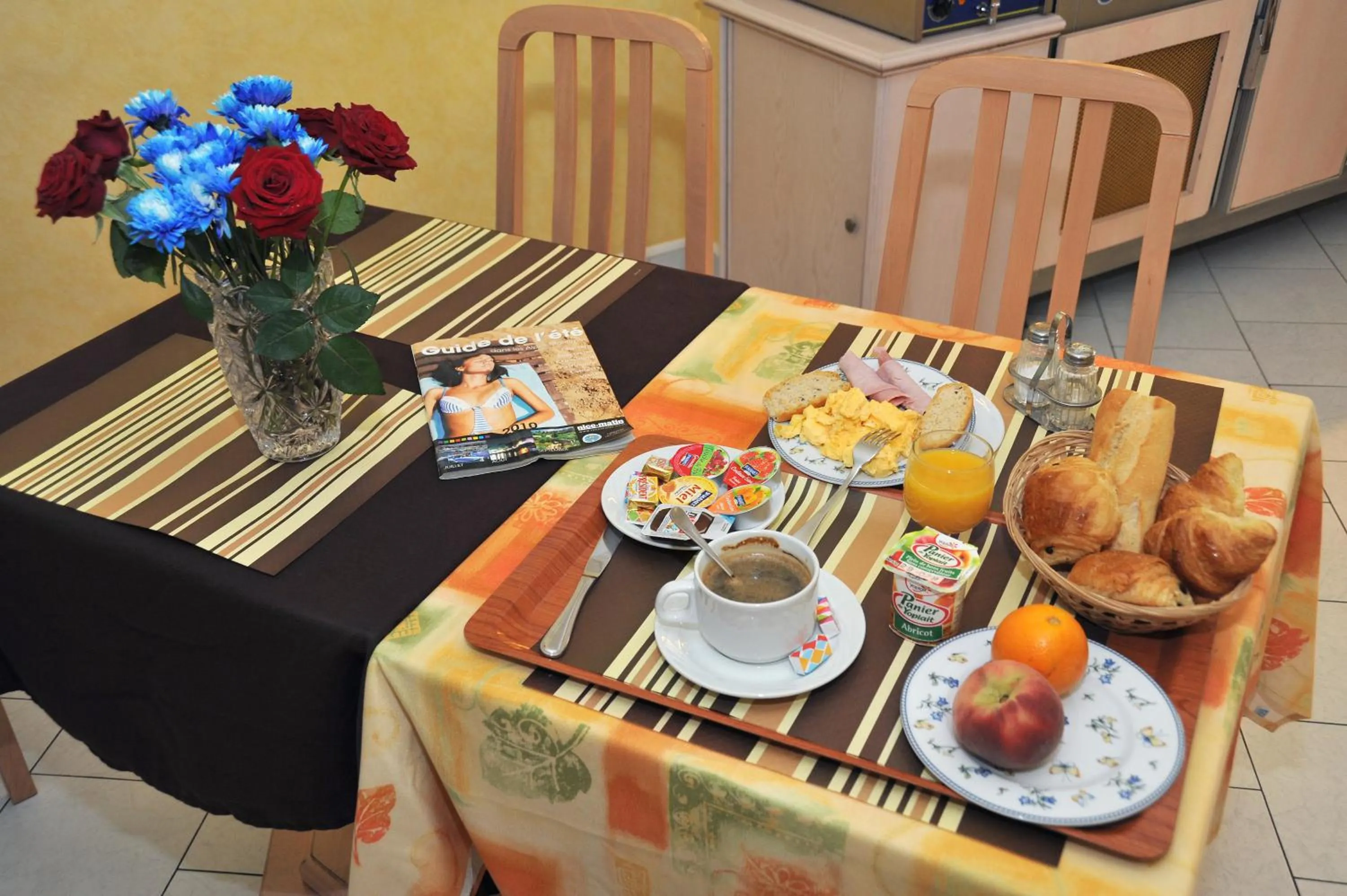 Restaurant/places to eat in Hotel Menton Riviera