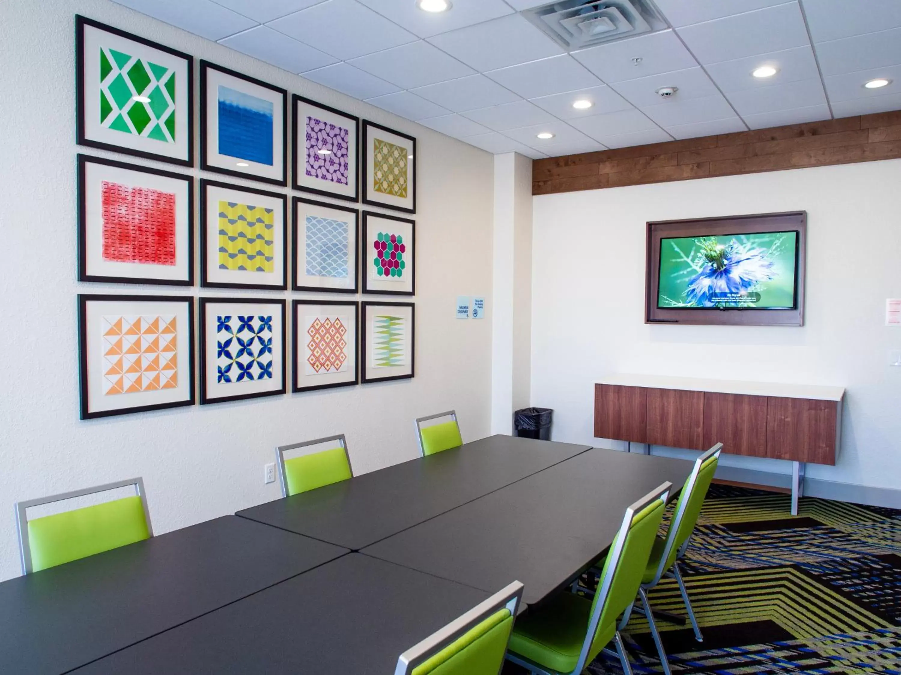 Meeting/conference room in Holiday Inn Express & Suites - Oklahoma City Airport, an IHG Hotel