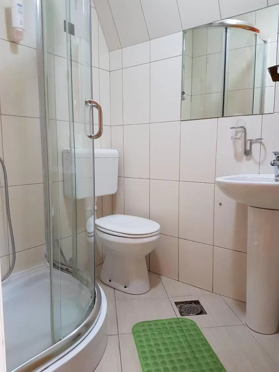 OSTROG Aparthotel KOLIBA-VLASTNIŠTVO MANASTIRA OSTROG