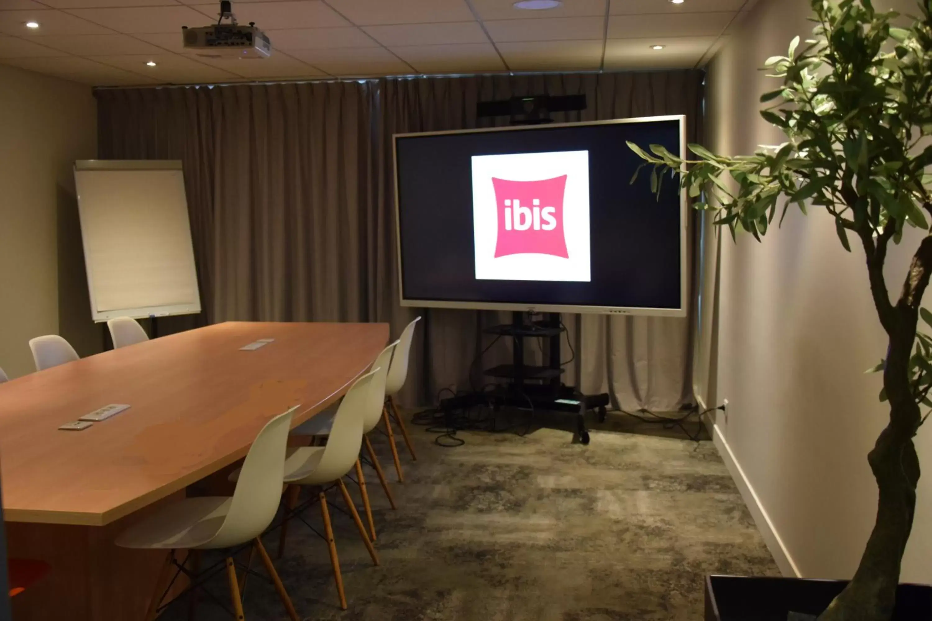 Meeting/conference room, TV/Entertainment Center in ibis Nancy Centre Gare et Congres