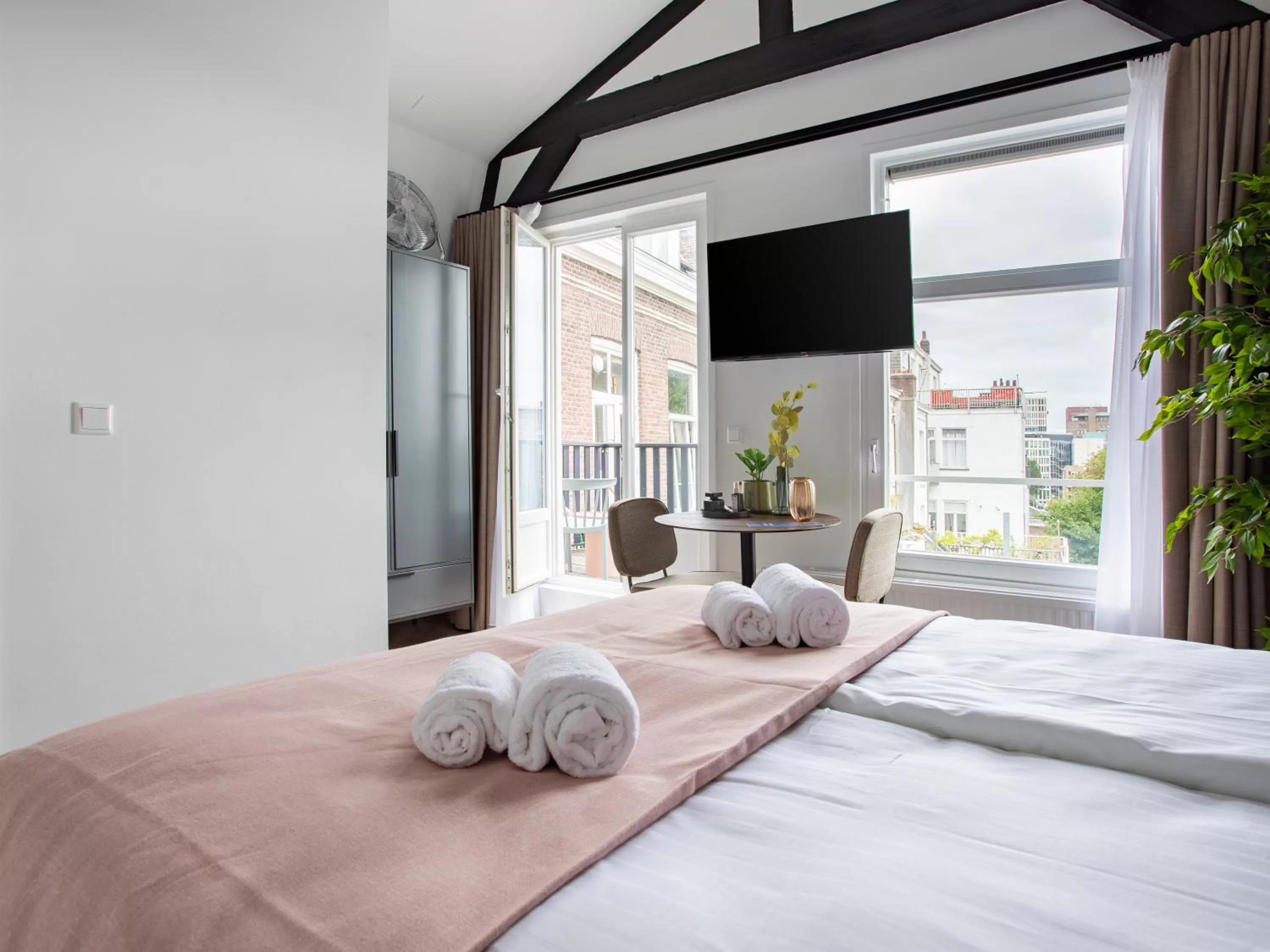 Bed in City Rooms Amsterdam Hemonystraat - Digital access