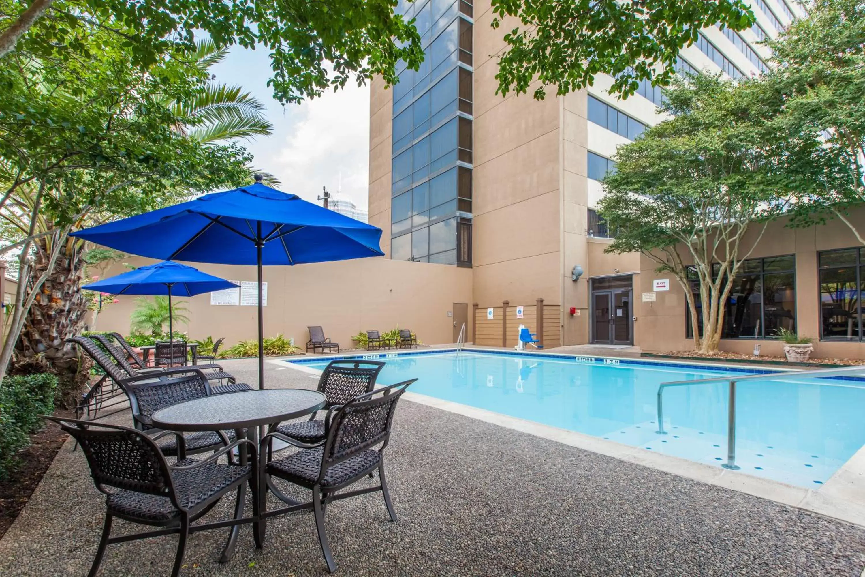 Swimming Pool in DoubleTree by Hilton Houston Medical Center Hotel & Suites