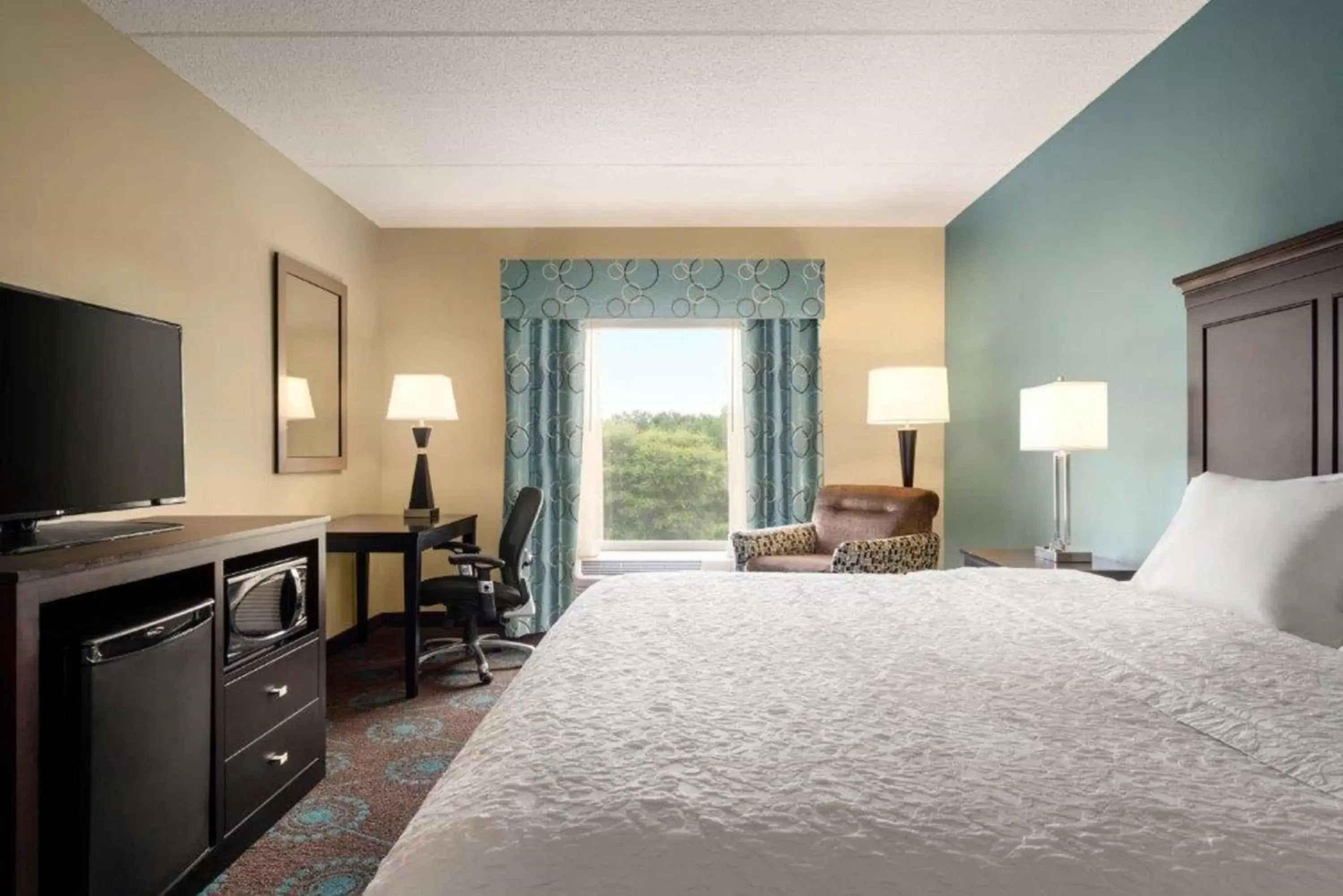 Bedroom, Bed in Hampton Inn & Suites Bluffton-Sun City