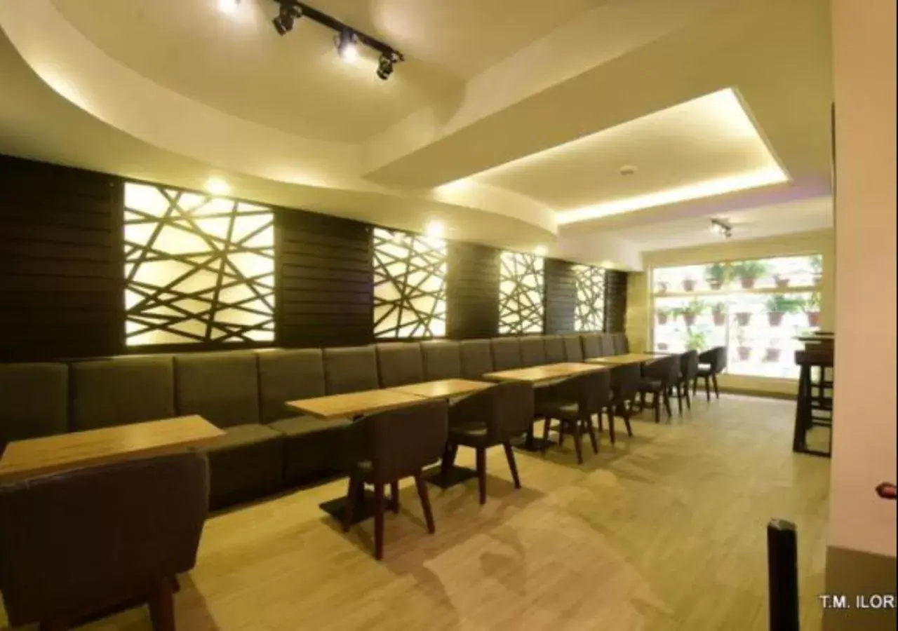 Restaurant/places to eat in Villa Thirty Three Restaurant/places to eat in Villa Thirty Three