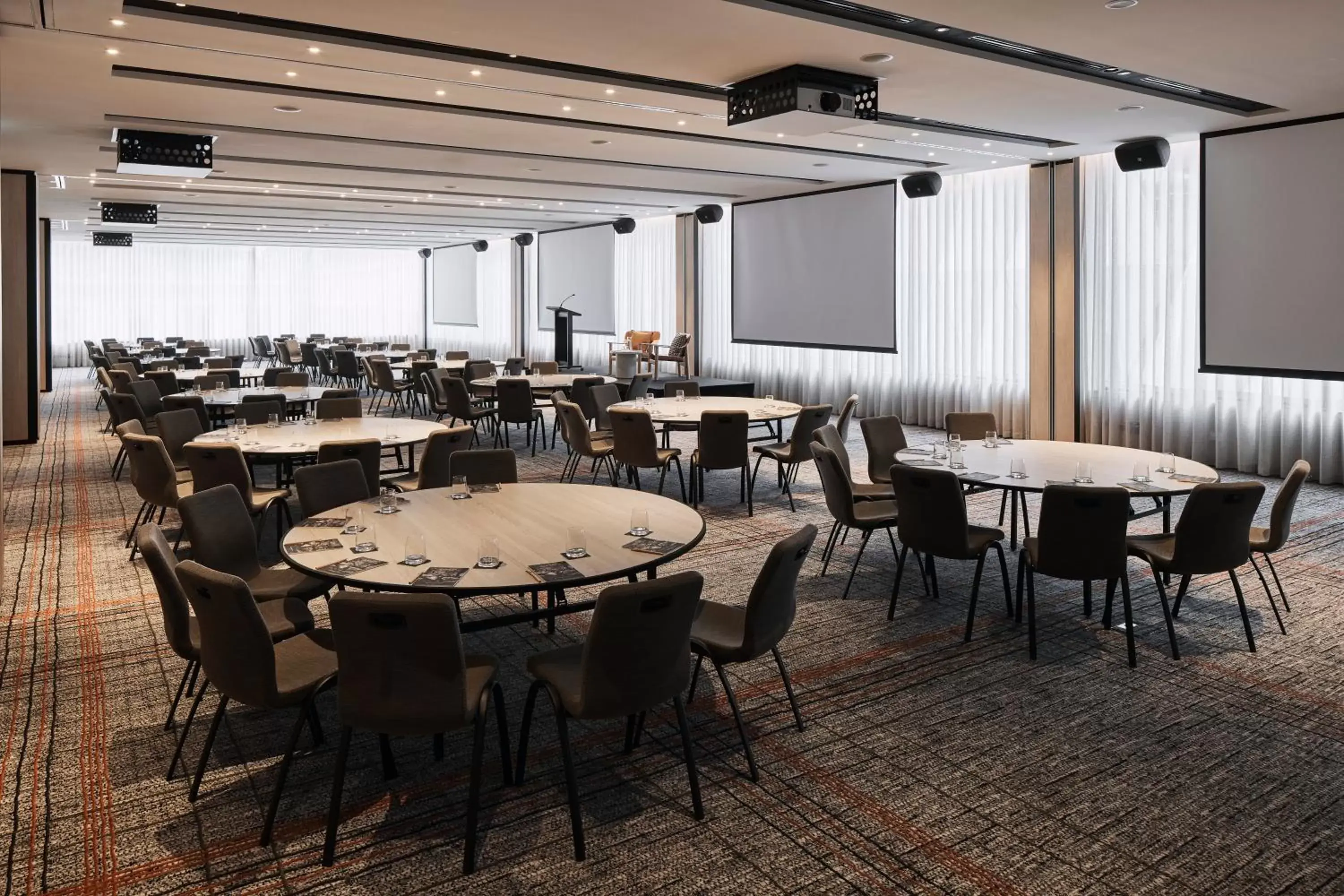 Meeting/conference room, Restaurant/Places to Eat in Rydges Melbourne