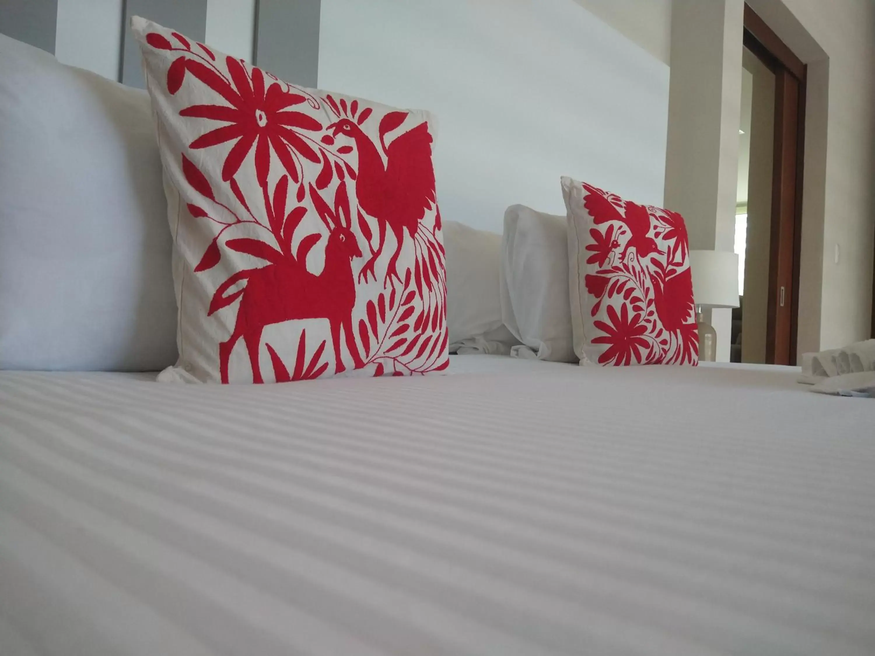 Bed in Xaha Villas Suites & Golf Resort