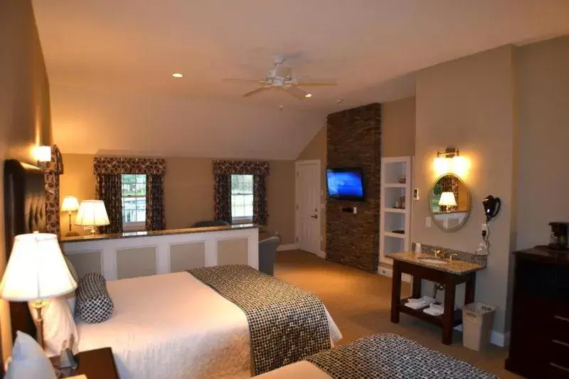 Bedroom in New England Inn & Lodge