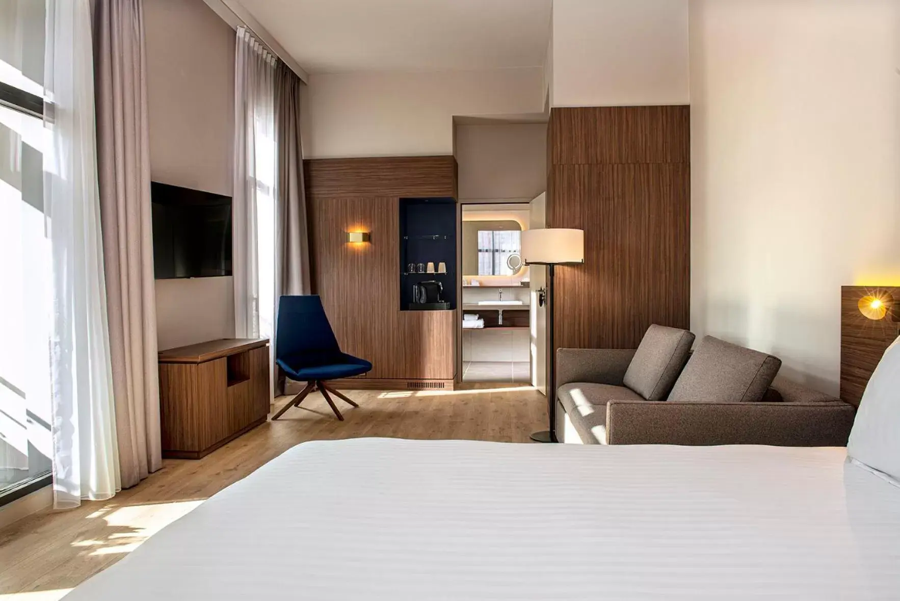 Bedroom, Bed in Radisson Blu Hotel, Rouen Centre