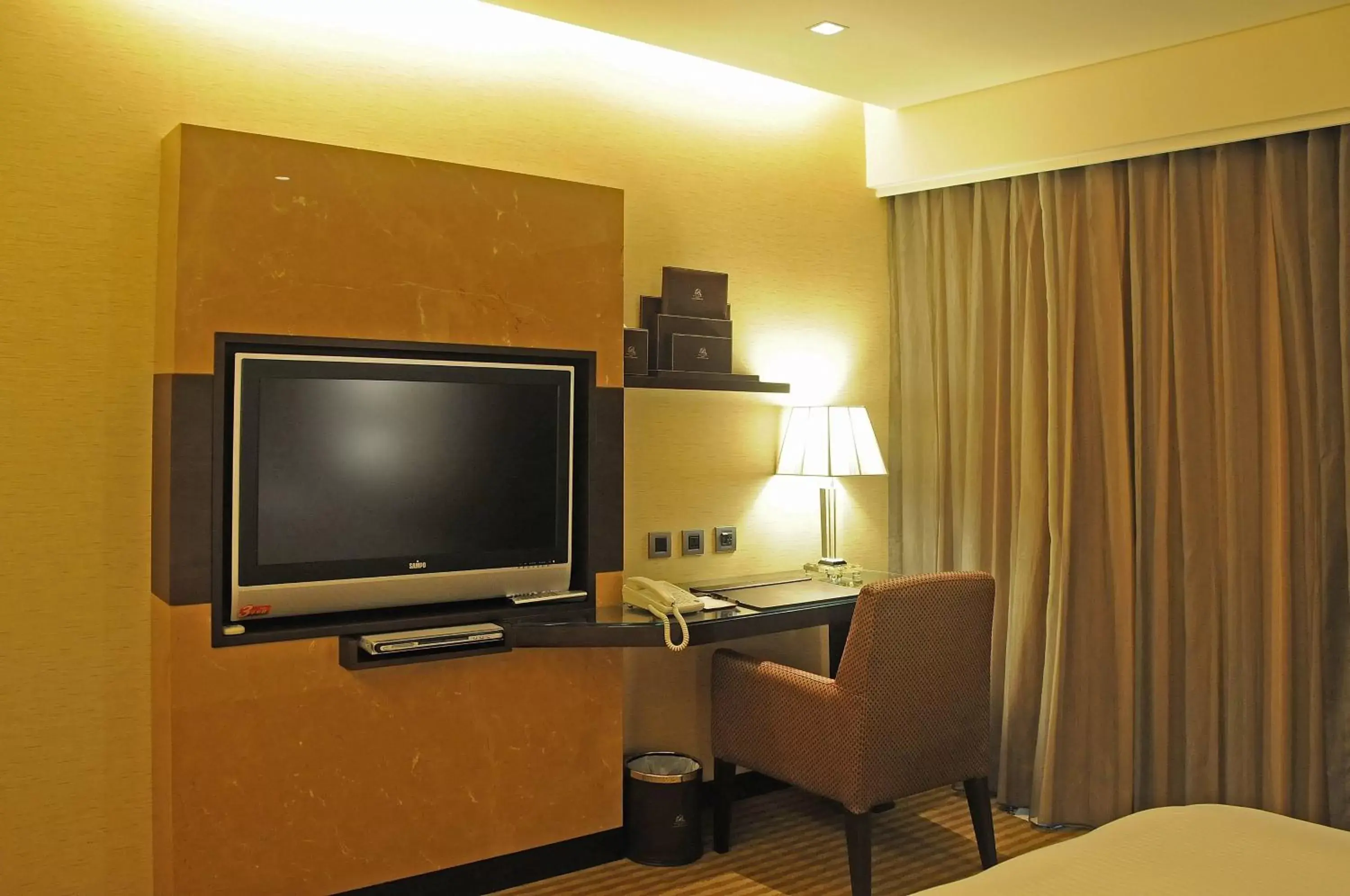 Photo of the whole room, TV/Entertainment Center in Beauty Hotels - Roumei Boutique