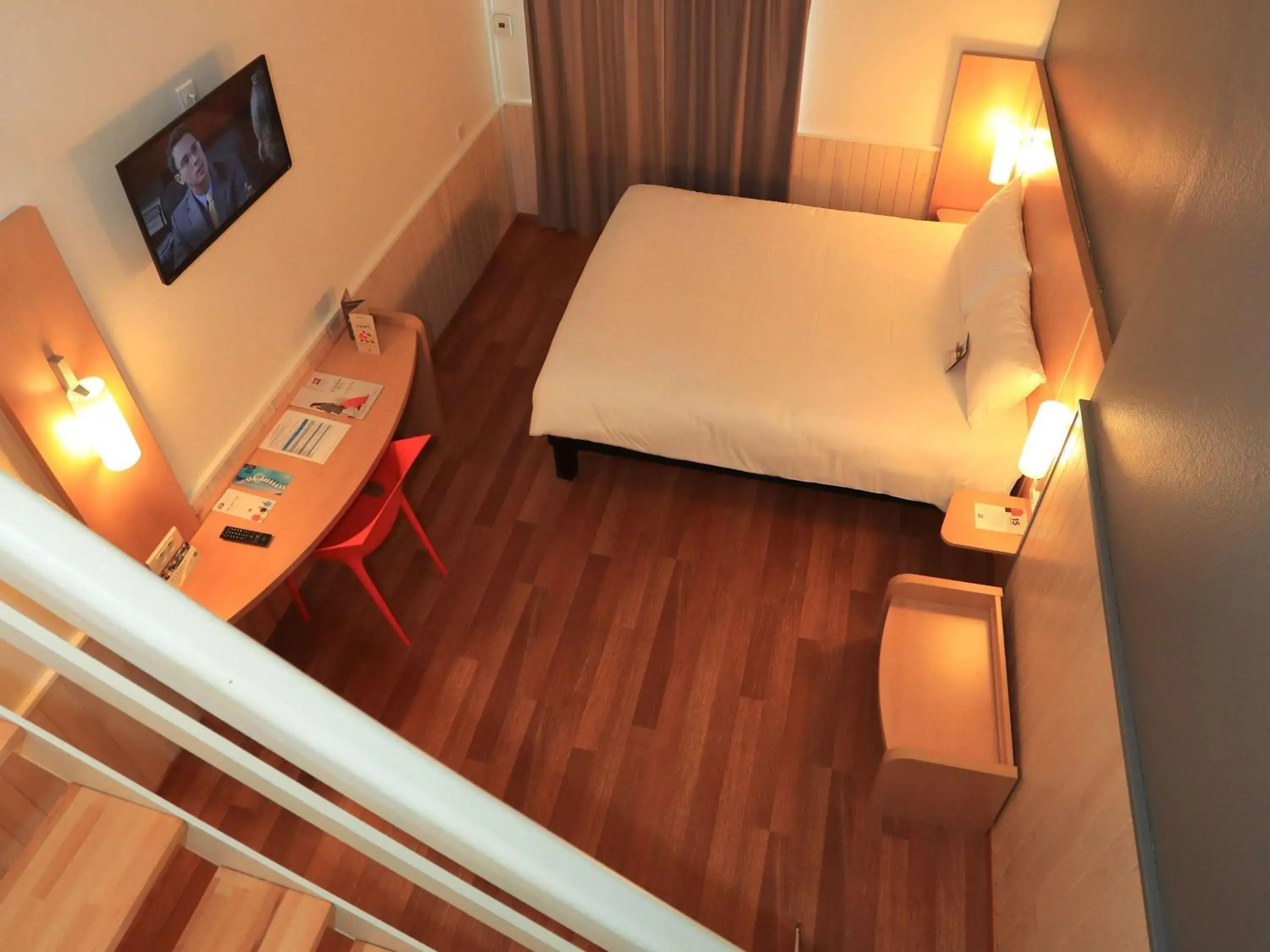 Bedroom, Bed in ibis Aurillac