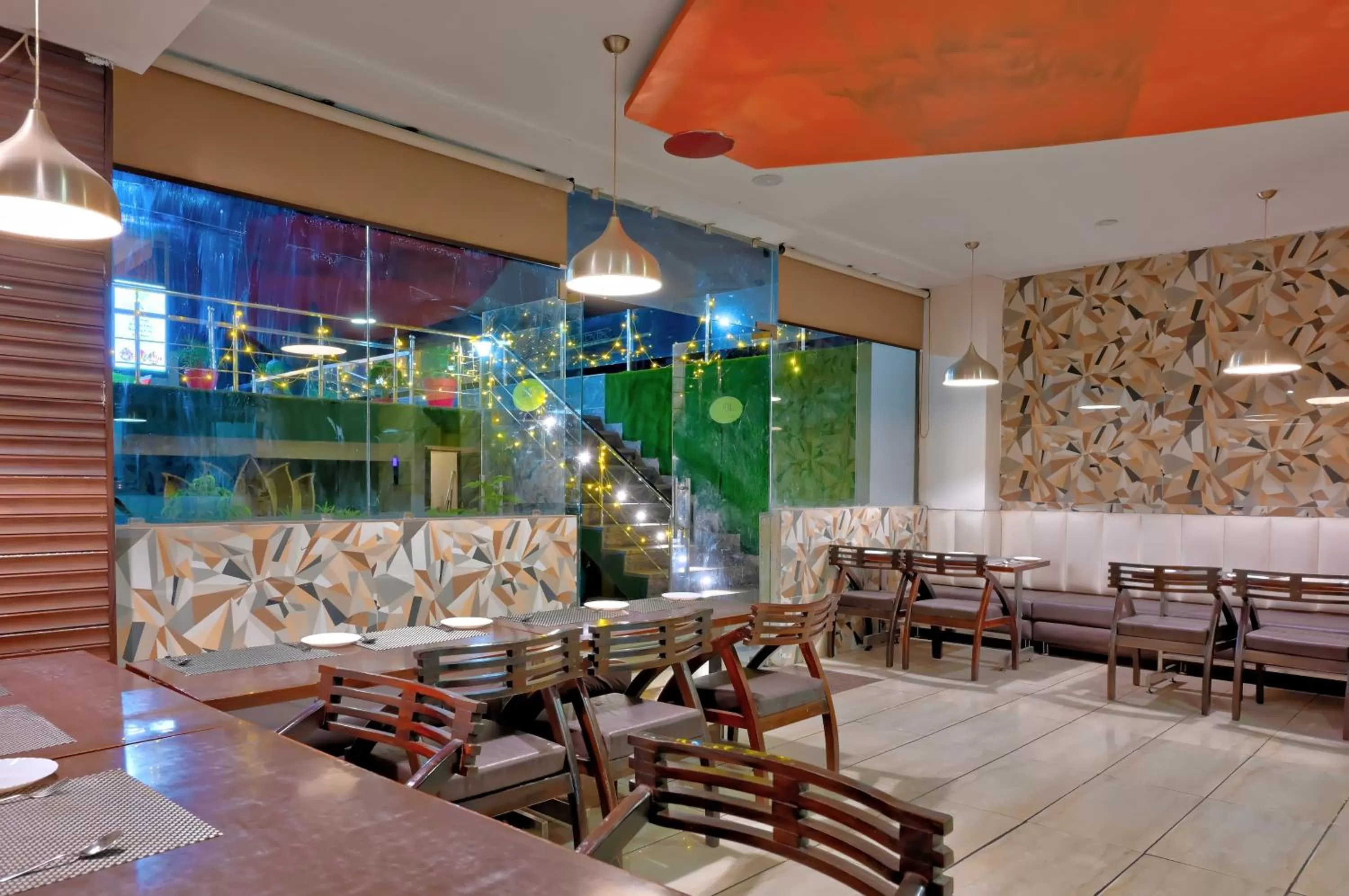 Restaurant/Places to Eat in DIEU Sallow royal suites