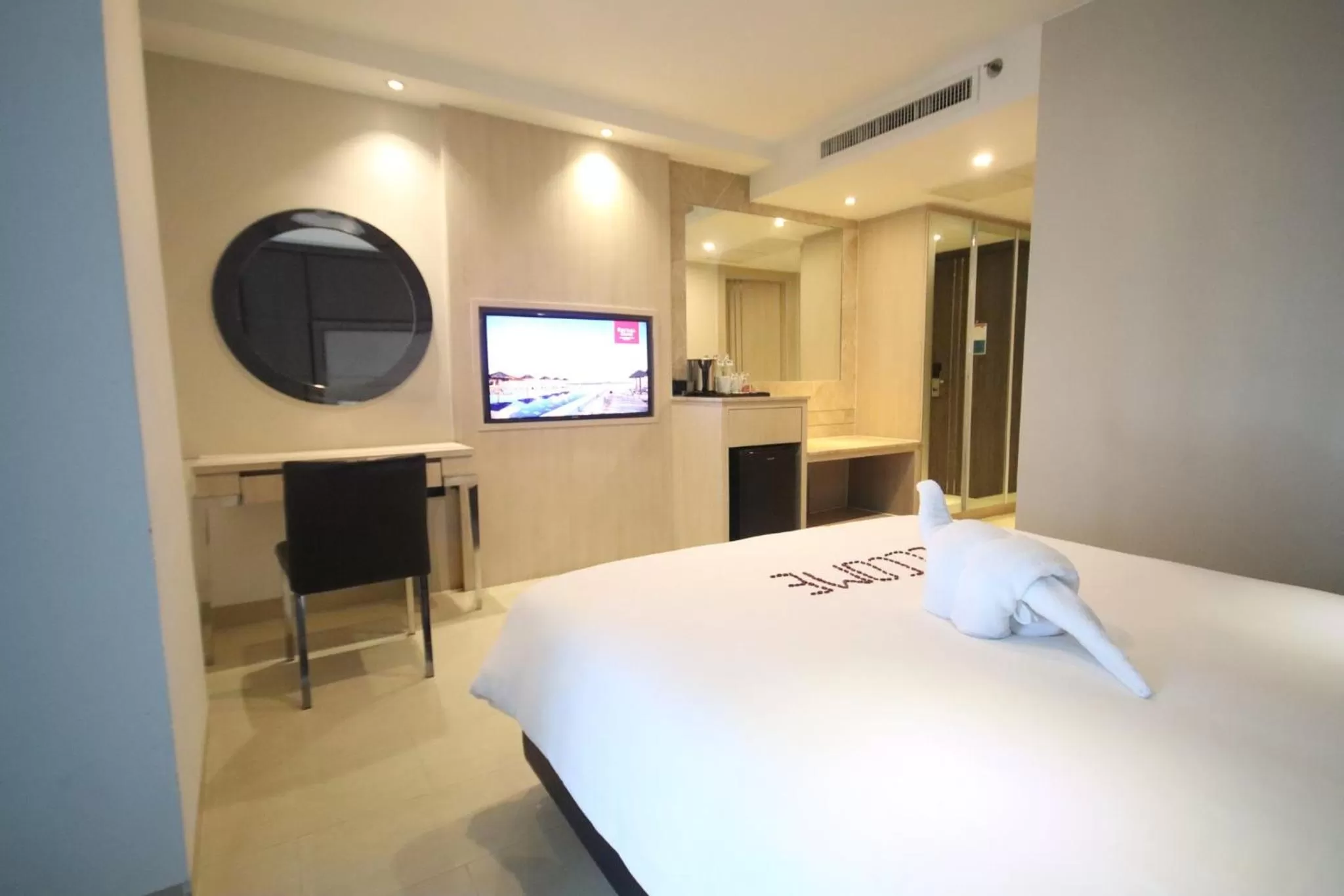 Photo of the whole room, Bed in Shilat Avenue Pattaya