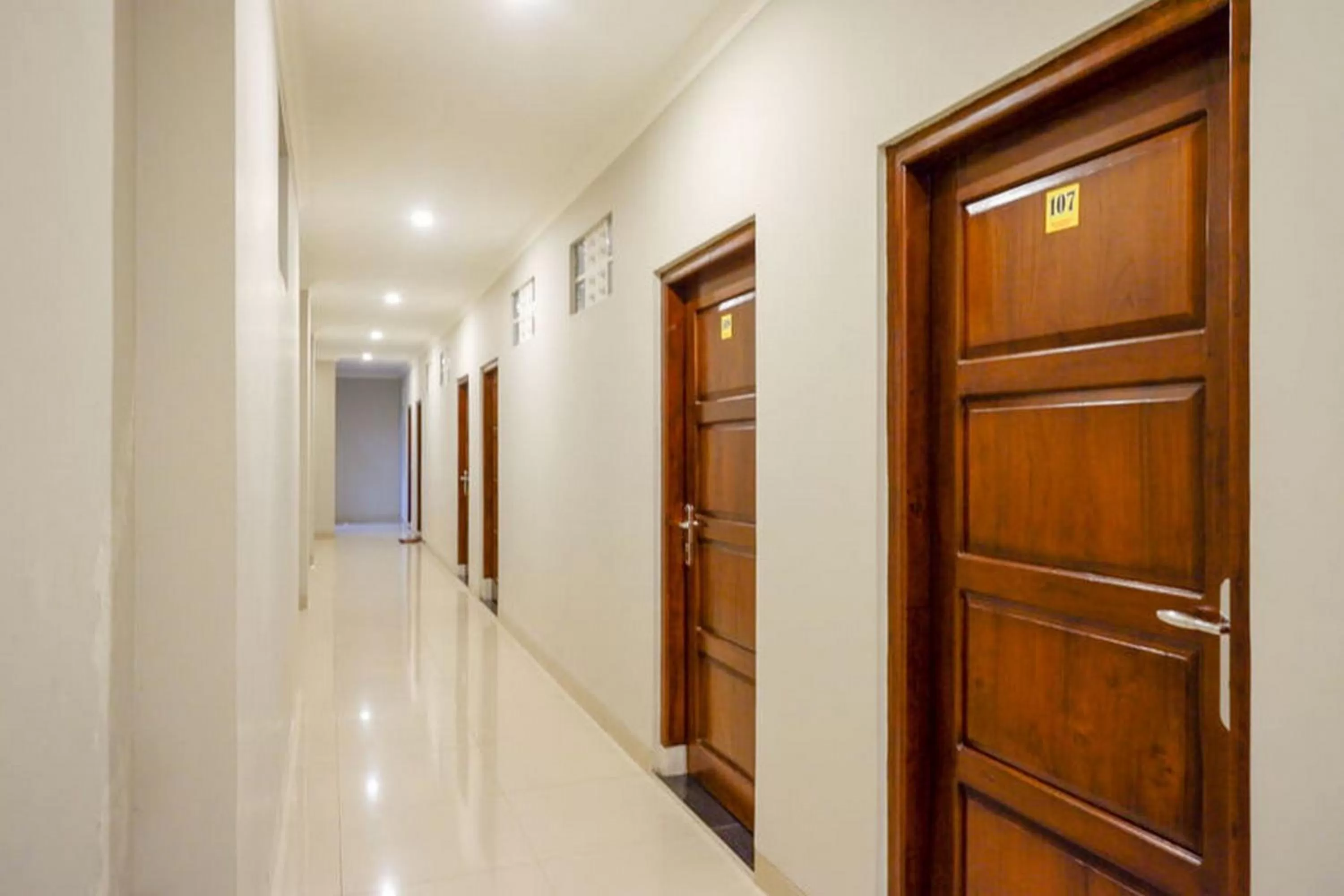 RedDoorz Plus near Jogja City Mall 5