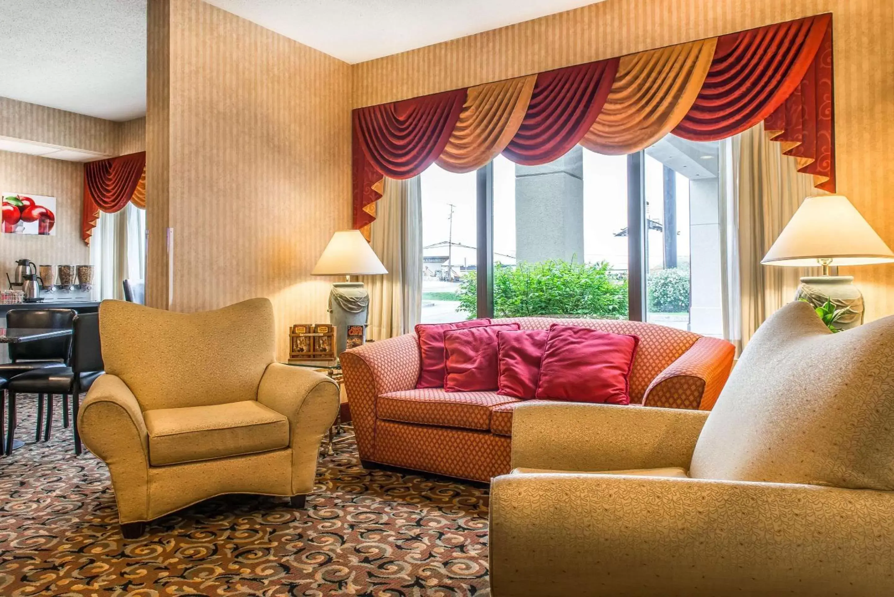 Lobby or reception, Seating Area in Comfort Inn Ebensburg