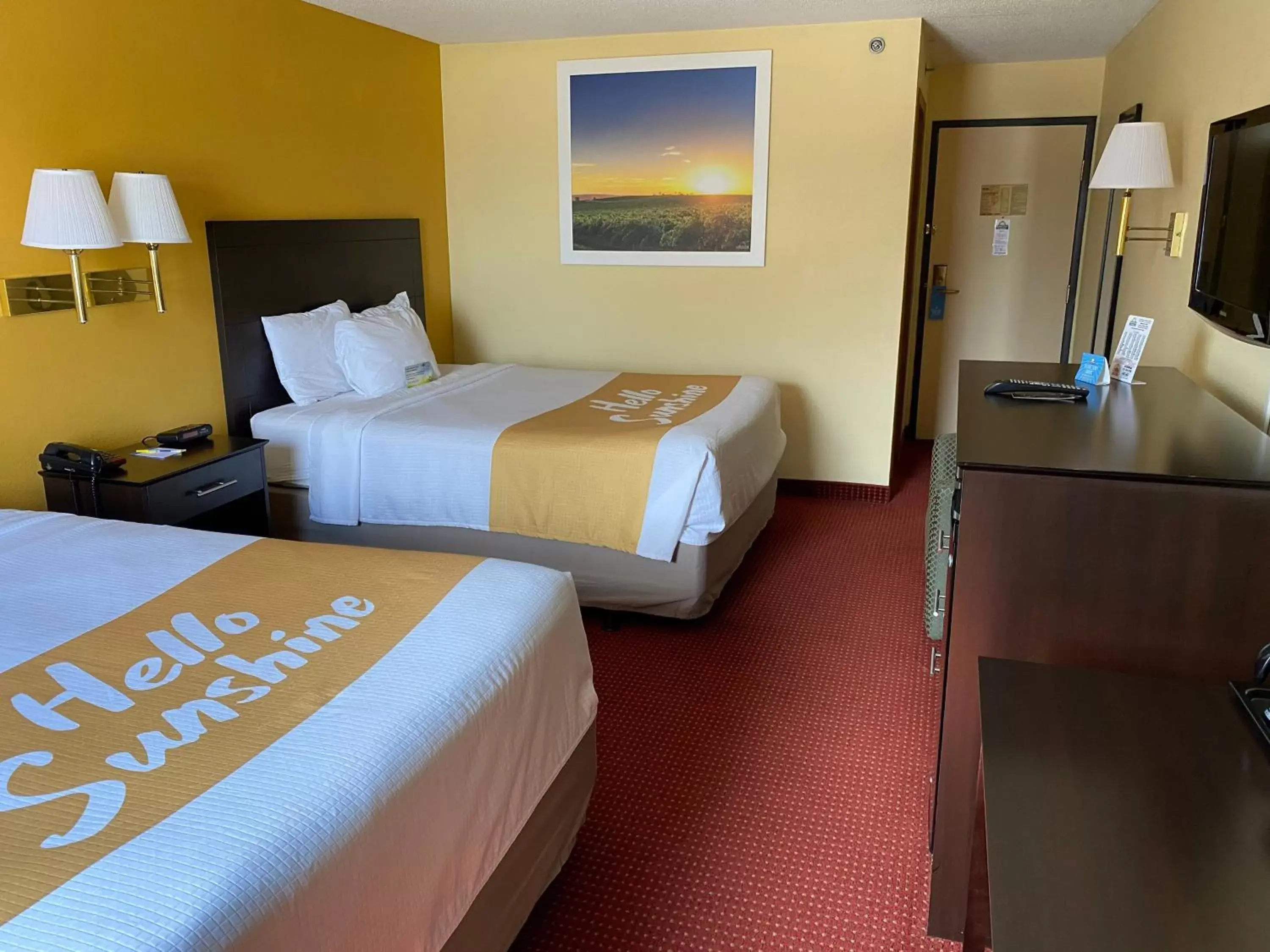 Bed in Days Inn & Suites by Wyndham Des Moines Airport