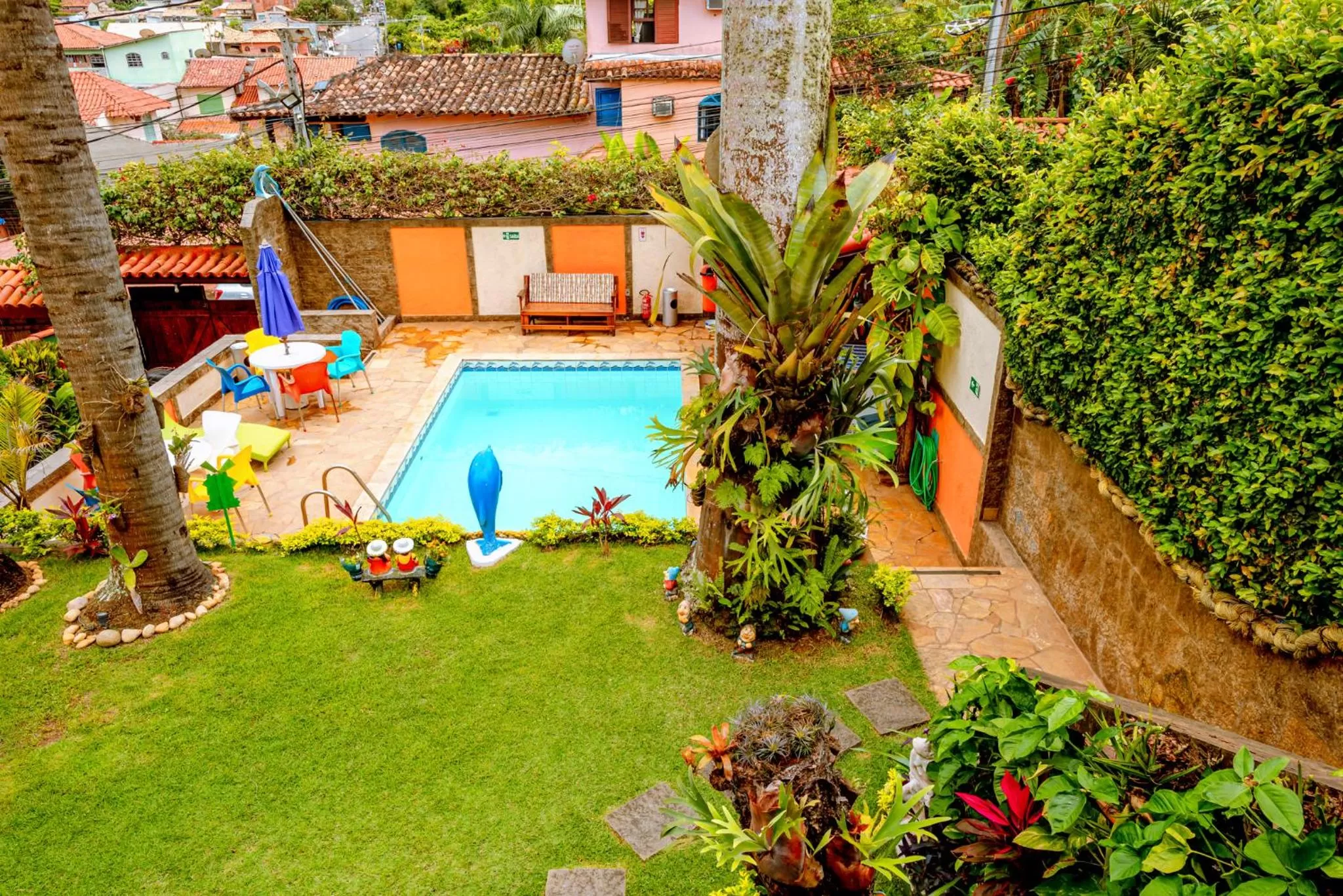 Swimming pool in Suítes Casa do Barão