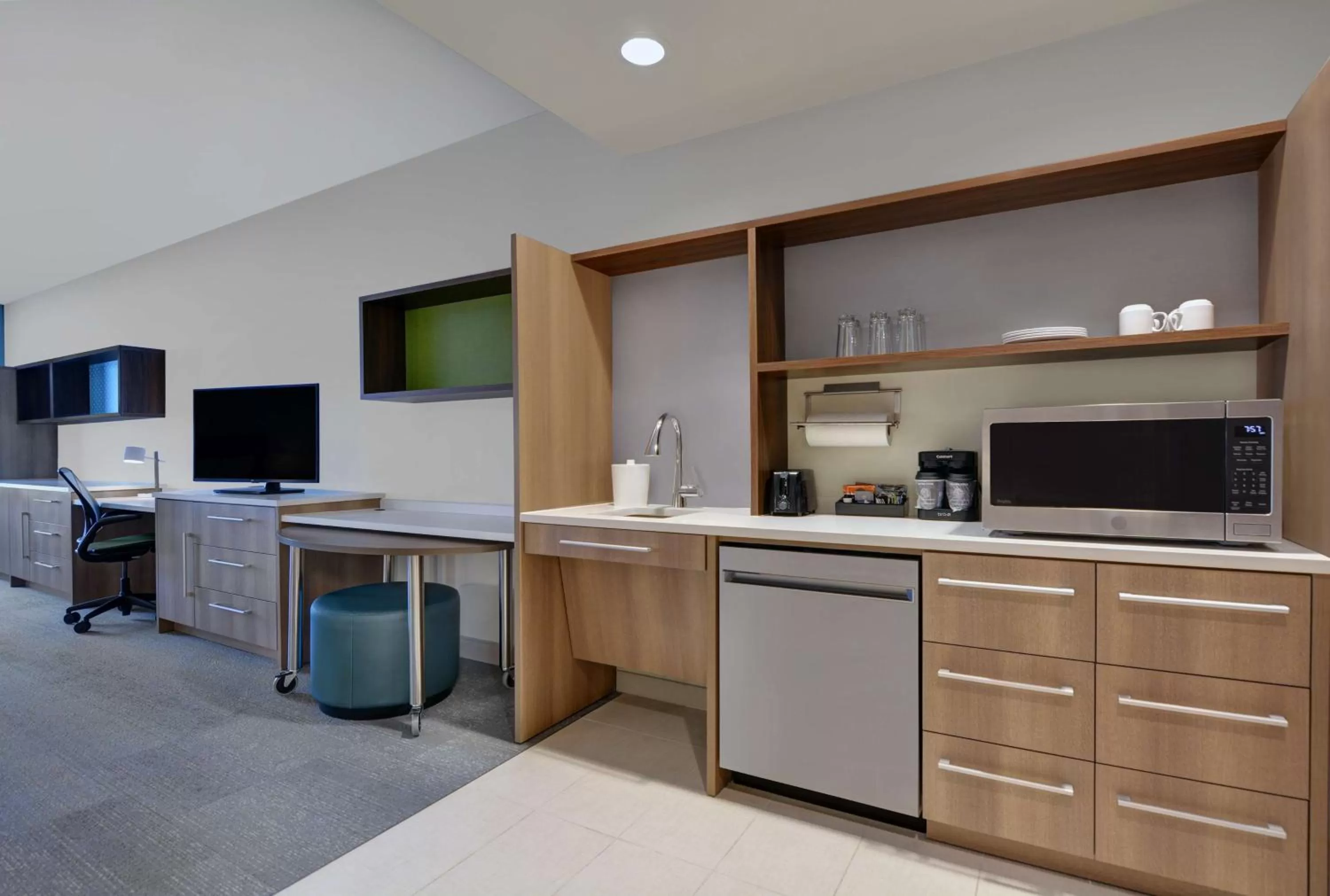 Kitchen or kitchenette in Home2 Suites By Hilton Panama City Beach, Fl
