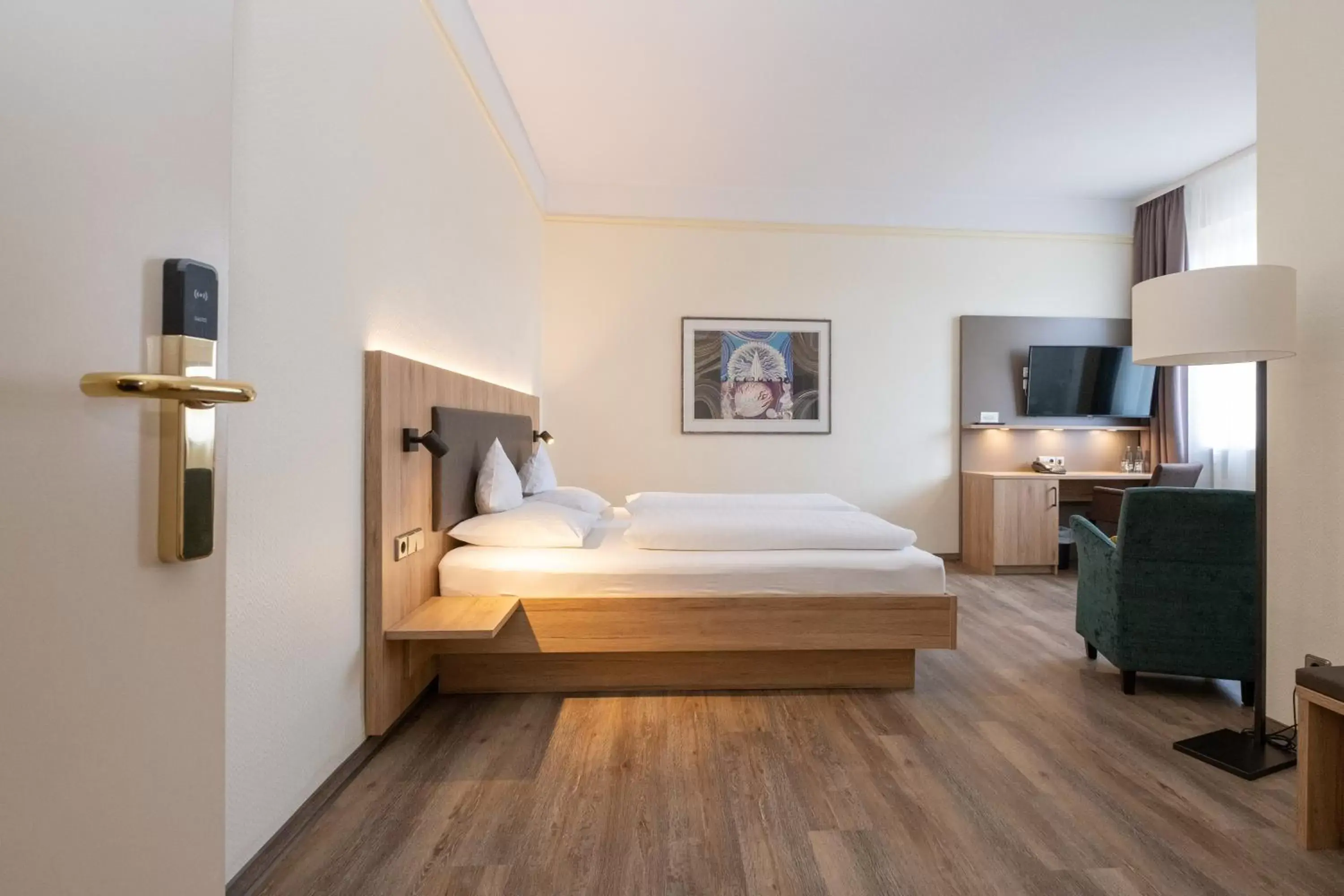 Photo of the whole room, Bed in Hotel Niedersächsischer Hof
