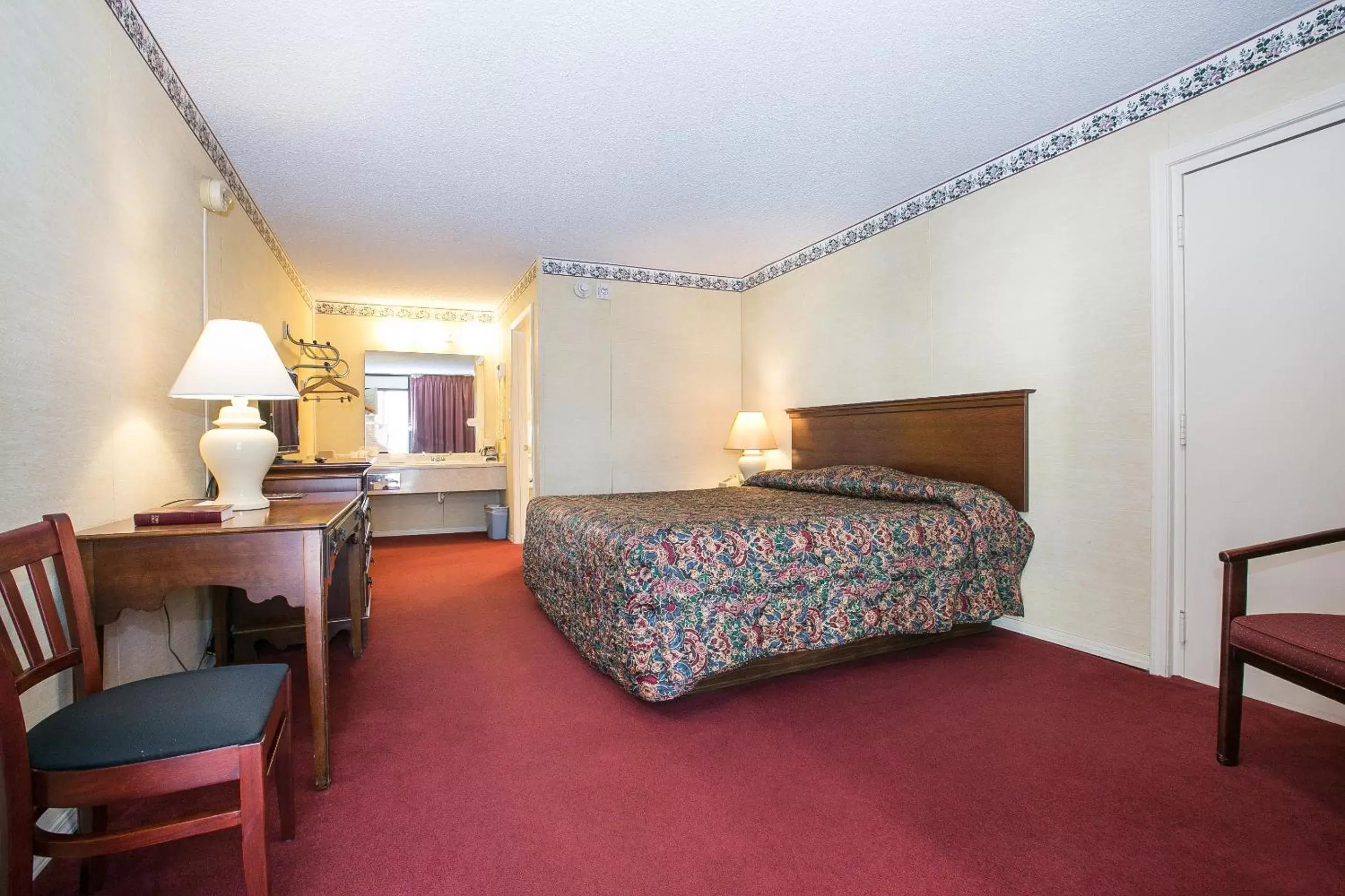Bed in Candlewick Inn and Suites