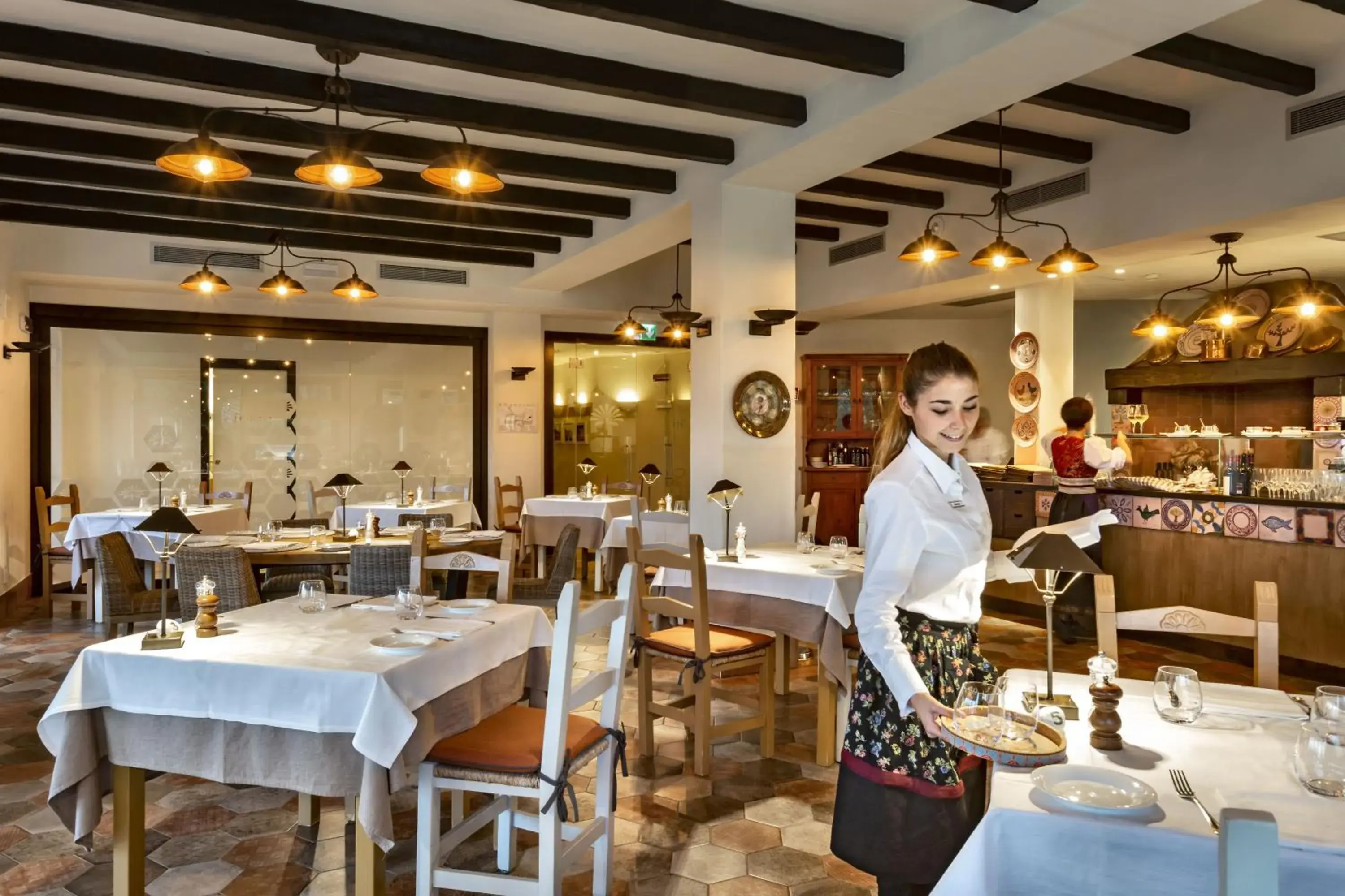 Restaurant/Places to Eat in Hotel Abi D'Oru