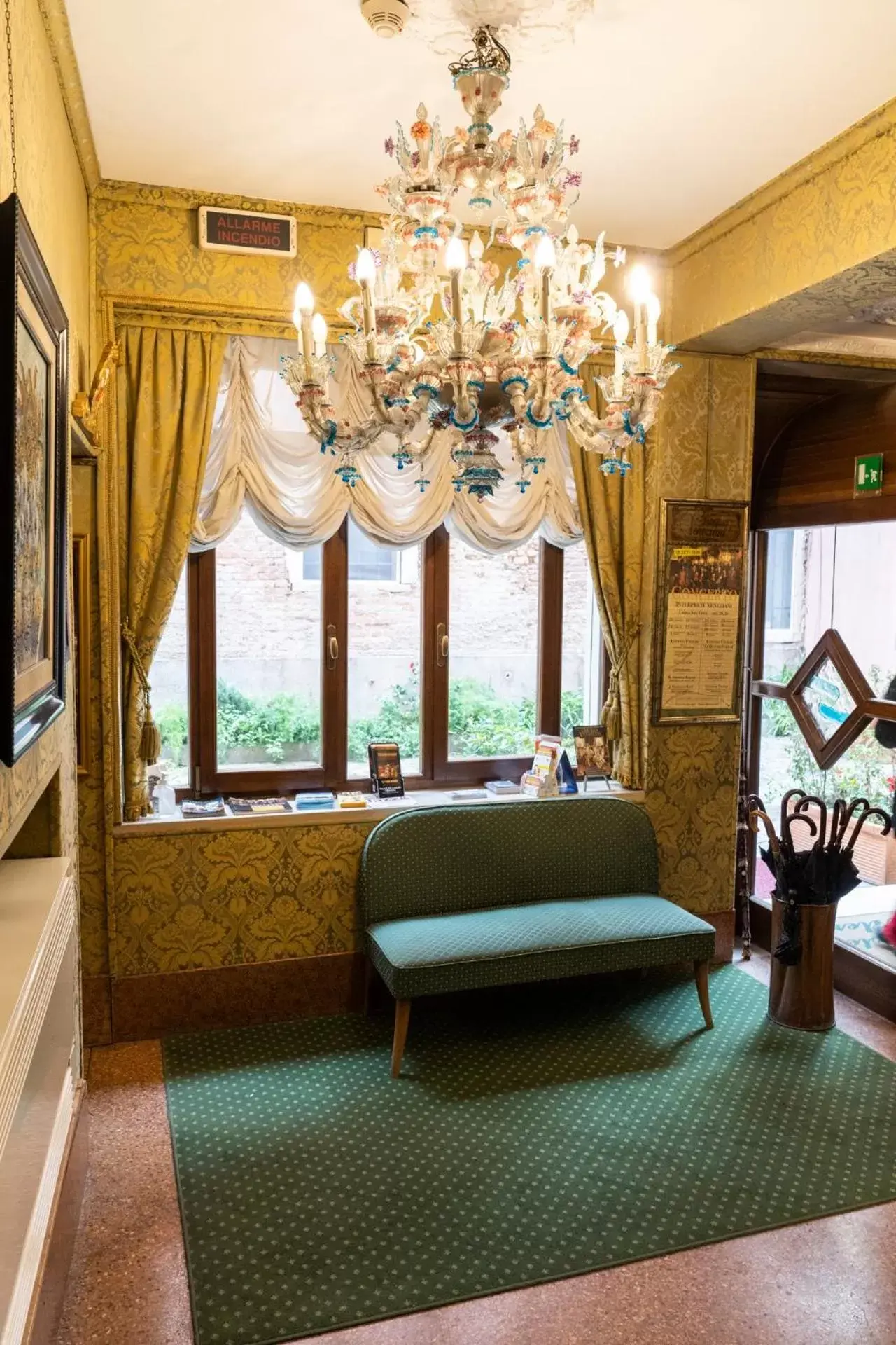 hair dresser, Seating Area in Hotel Ateneo