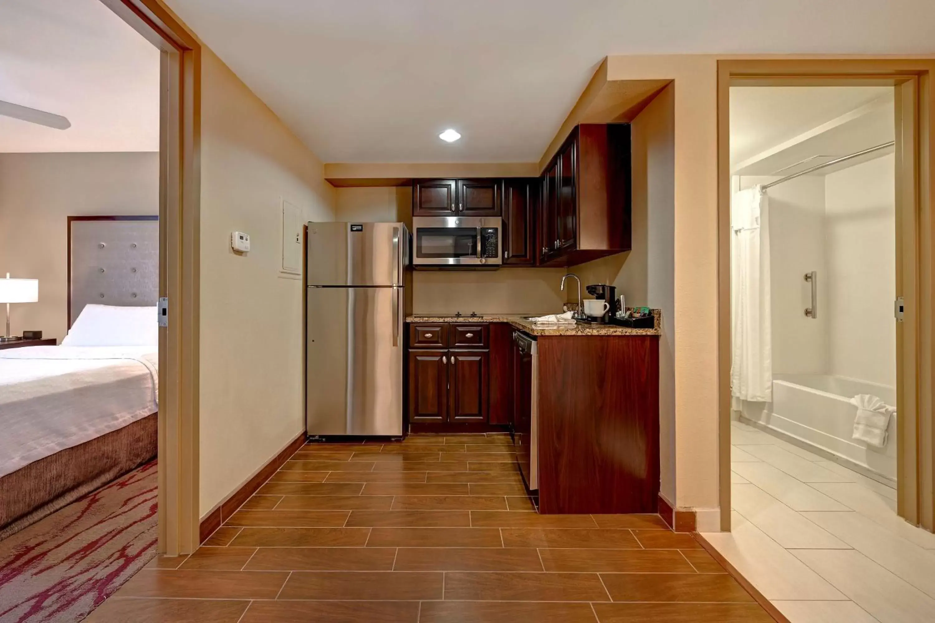 Bathroom, Kitchen/Kitchenette in Homewood Suites by Hilton Albuquerque Airport