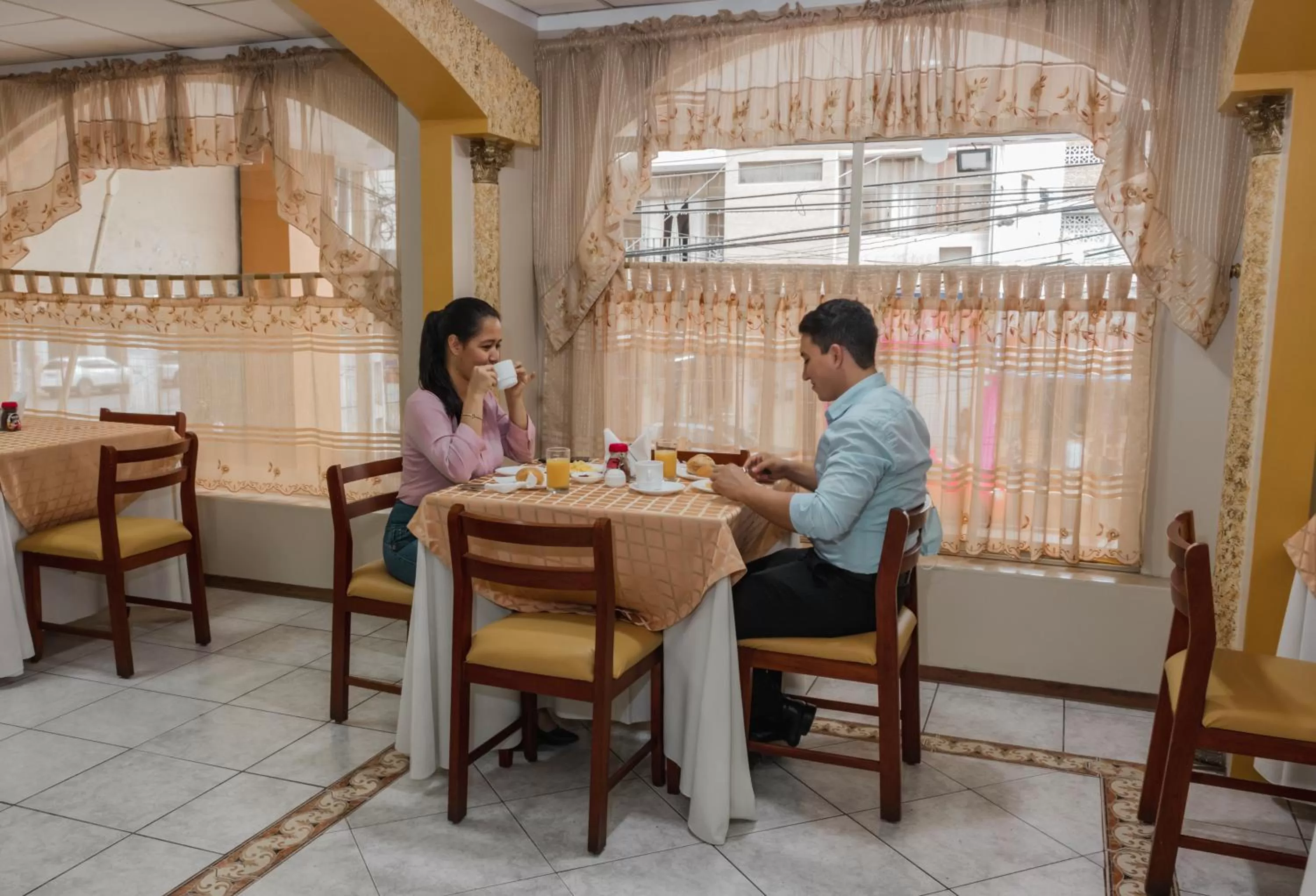 Restaurant/places to eat in Grand Hotel Machala