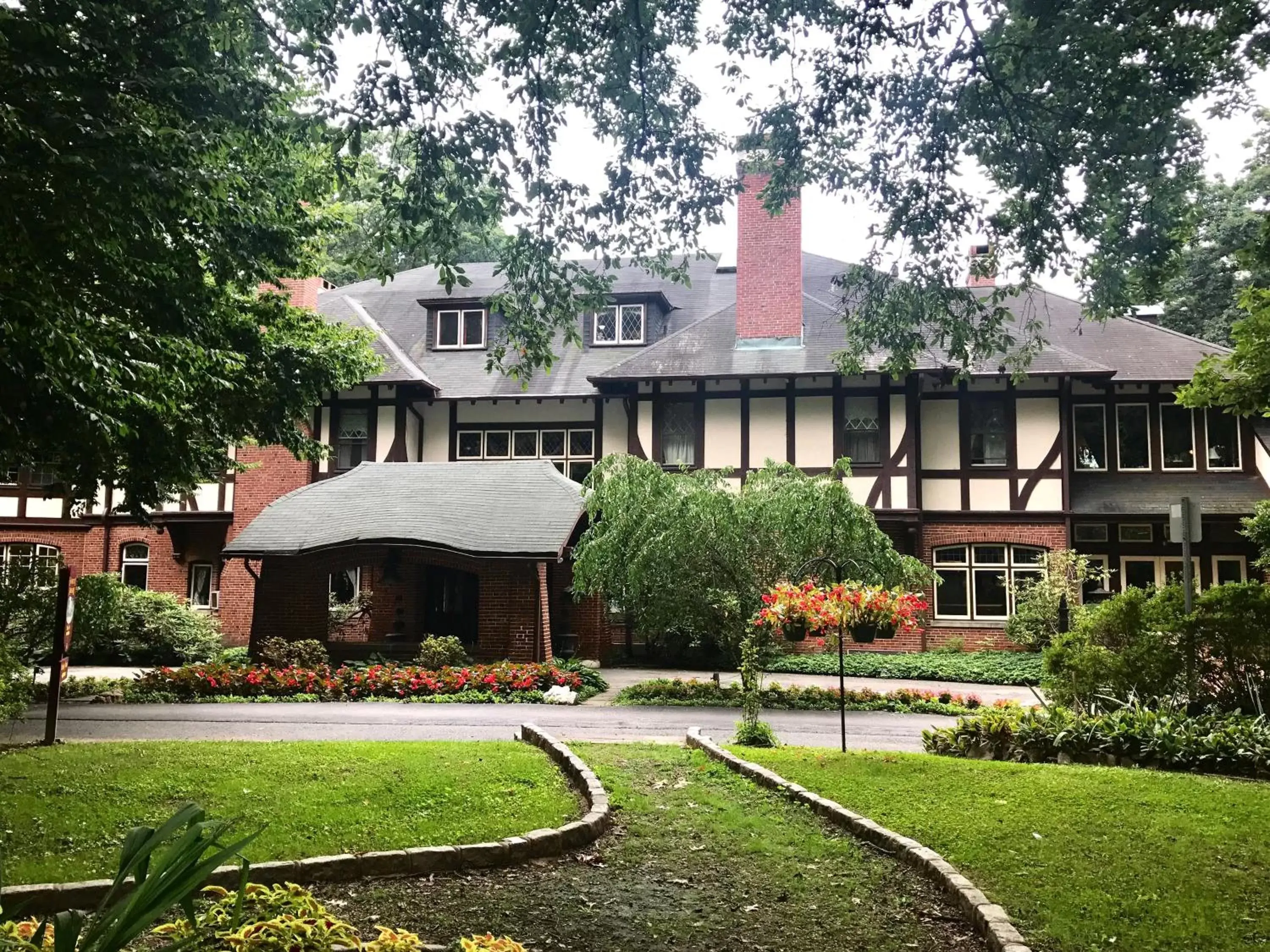 Facade/entrance, Property Building in Gramercy Mansion