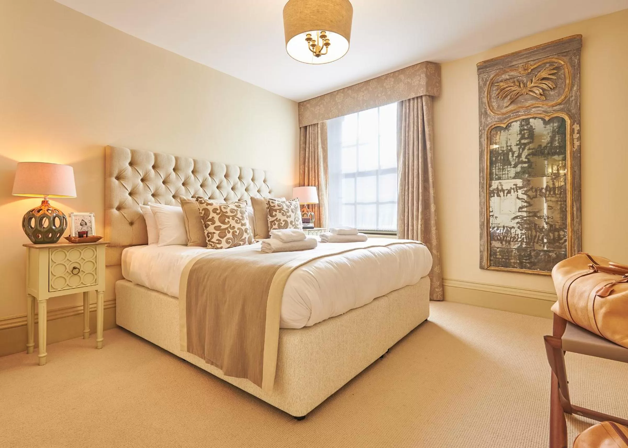 Bedroom, Bed in The Angel Inn, Petworth