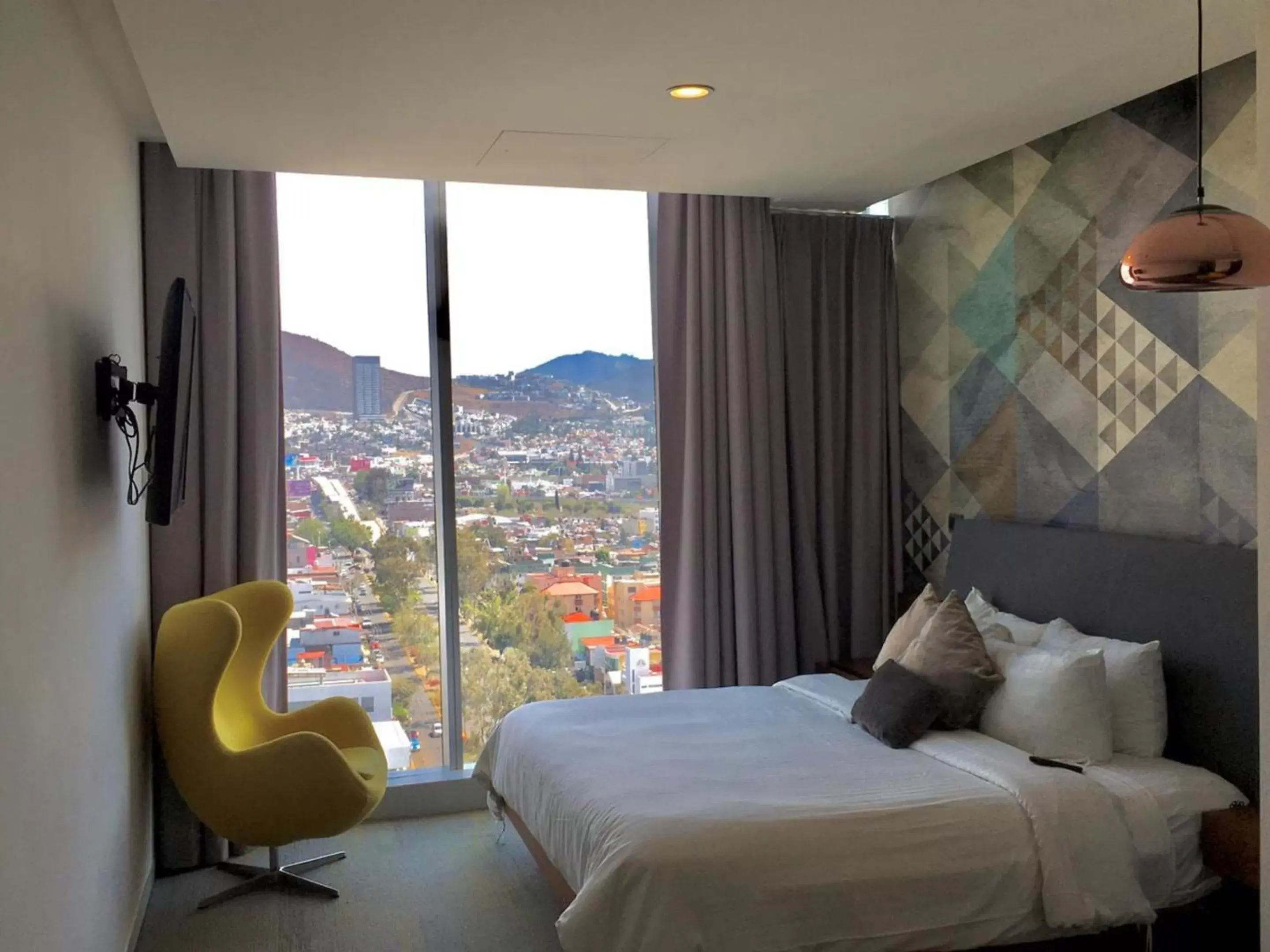 Bedroom, Mountain View in Hotel Belo Grand Morelia