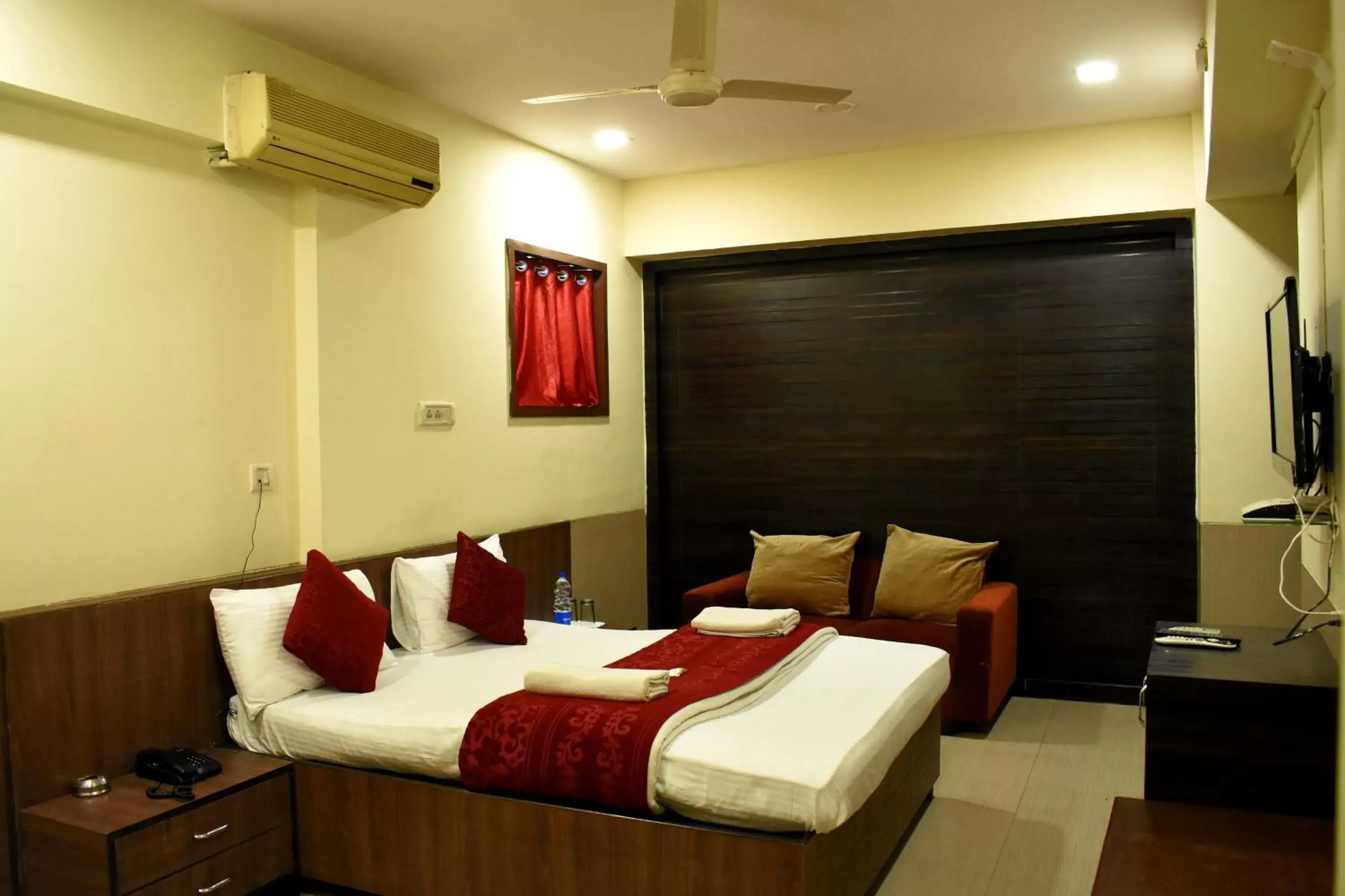 Photo of the whole room, Bed in Sai Sharan Stay Inn- Near MIDC Turbhe Navi Mumbai