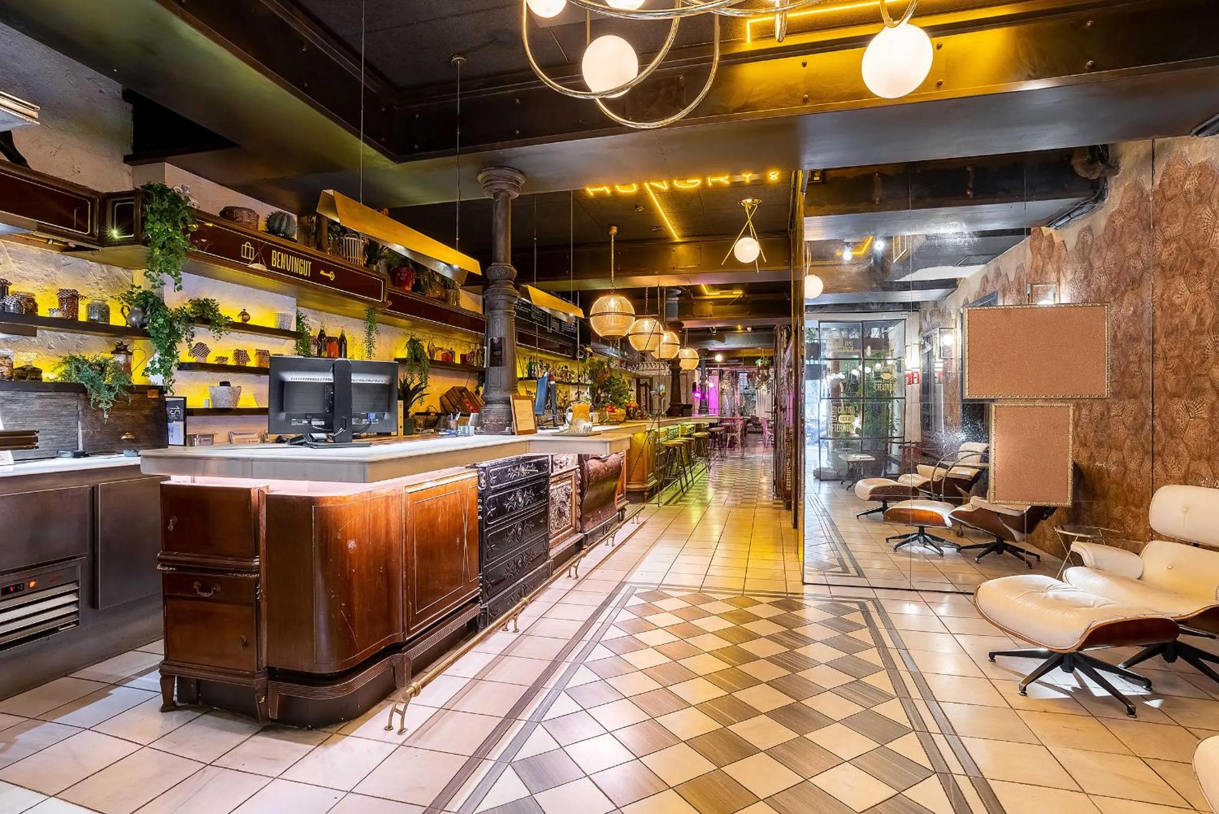 Facade/entrance in Casa Gracia