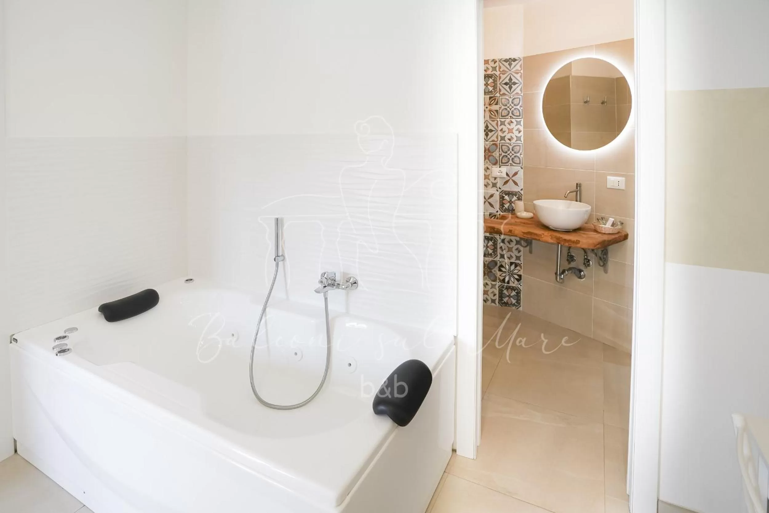 Bath, Bathroom in Balconi sul mare