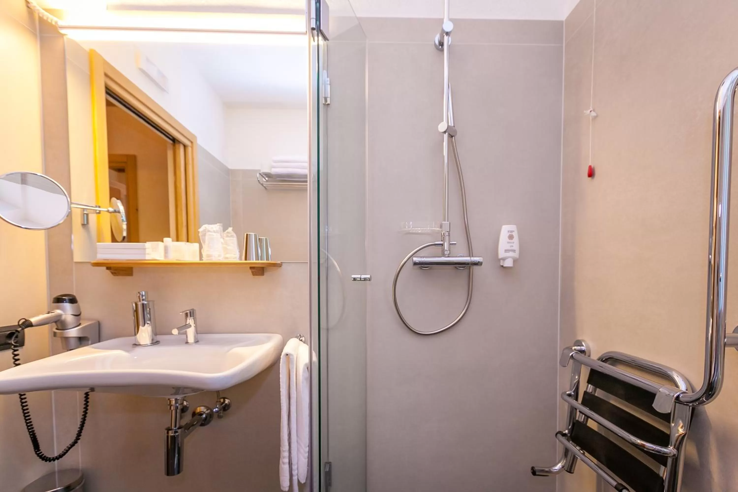 Shower in Hotel Lo Scoiattolo