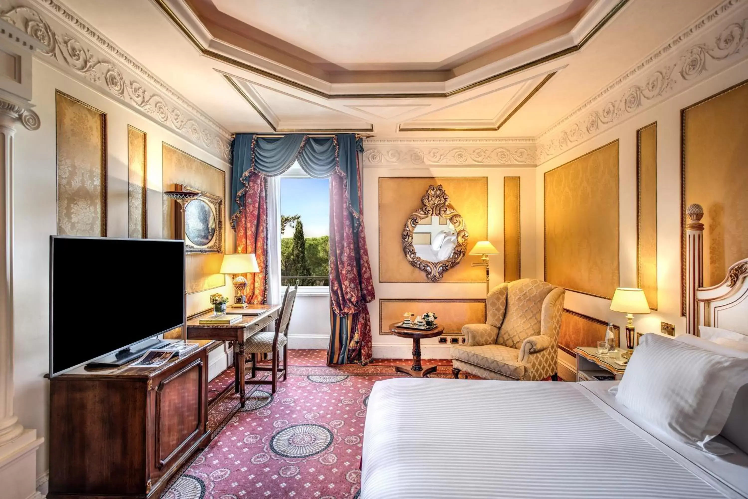 Bedroom, Seating Area in Hotel Splendide Royal - The Leading Hotels of the World