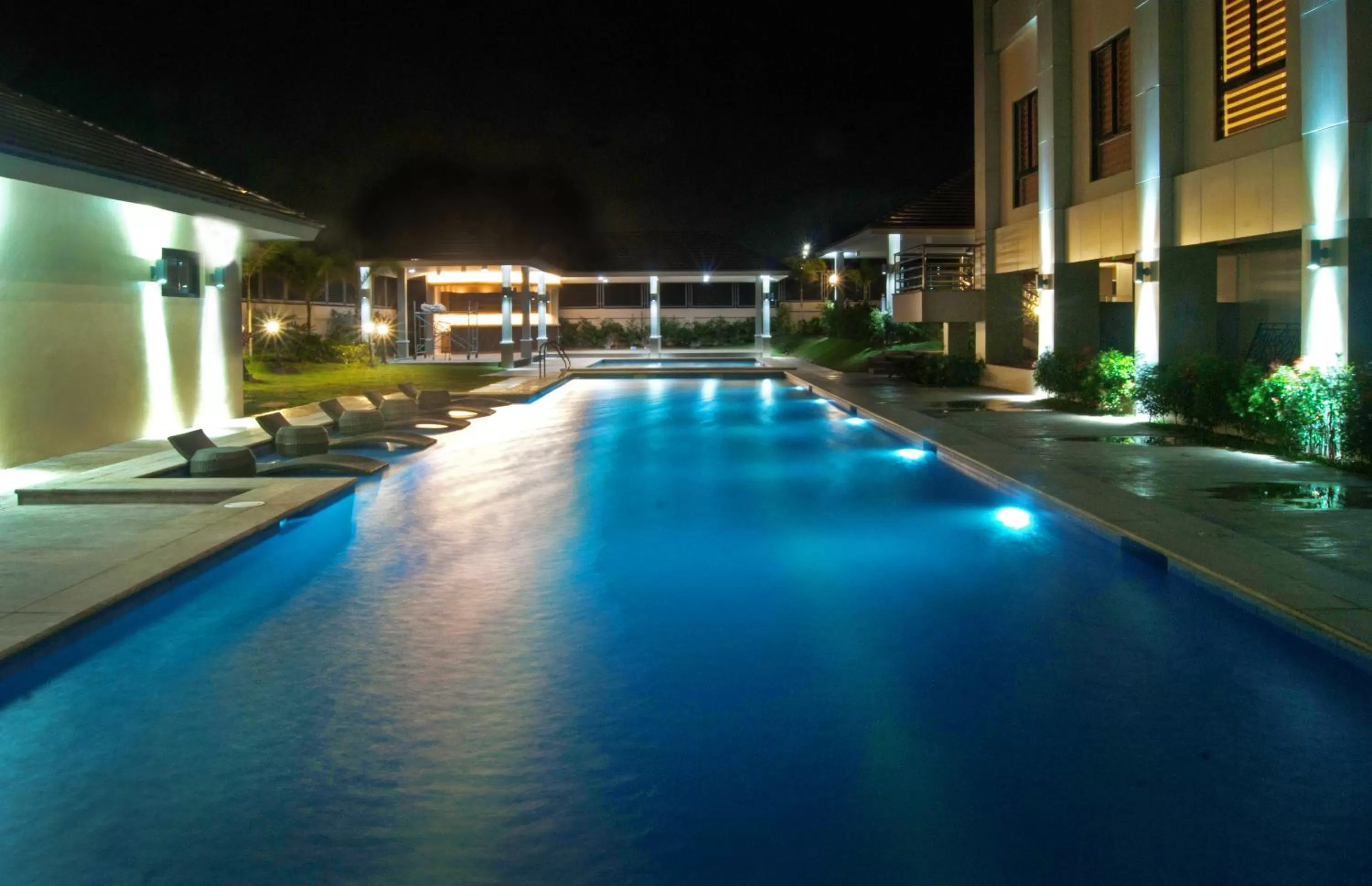 Swimming pool in Hotel Monticello Tagaytay