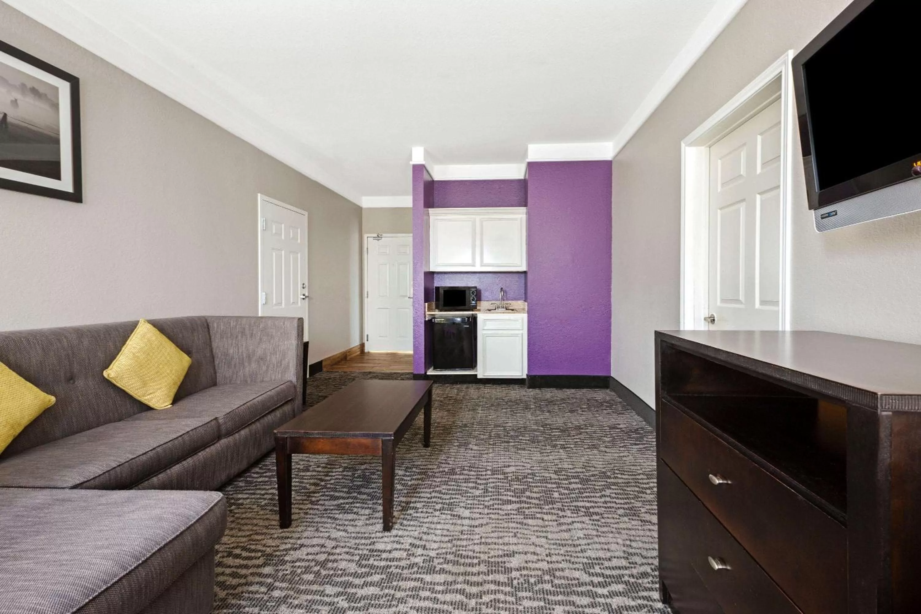 Photo of the whole room in La Quinta by Wyndham Pearland