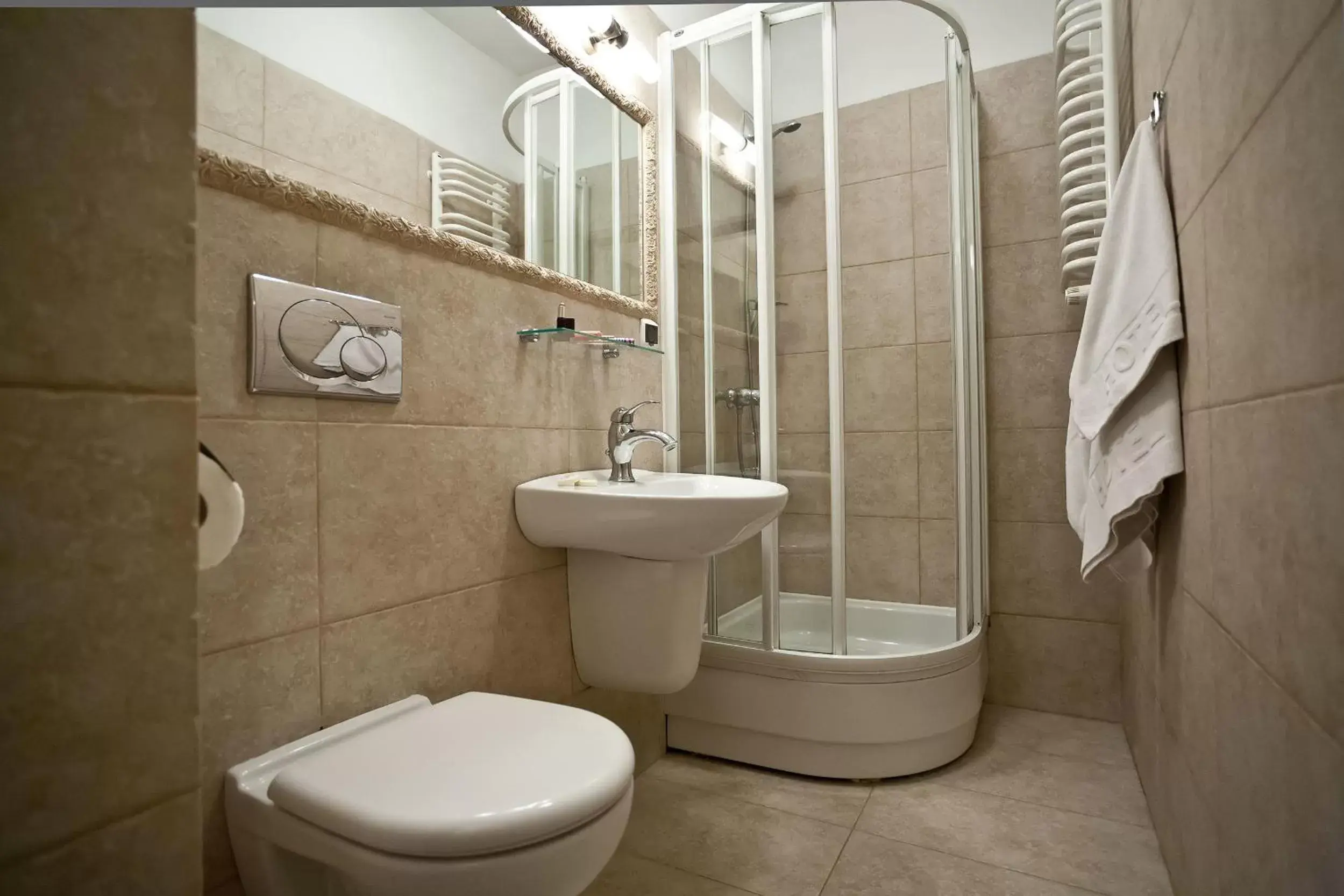 Shower, Bathroom in Hotel Kazimierz