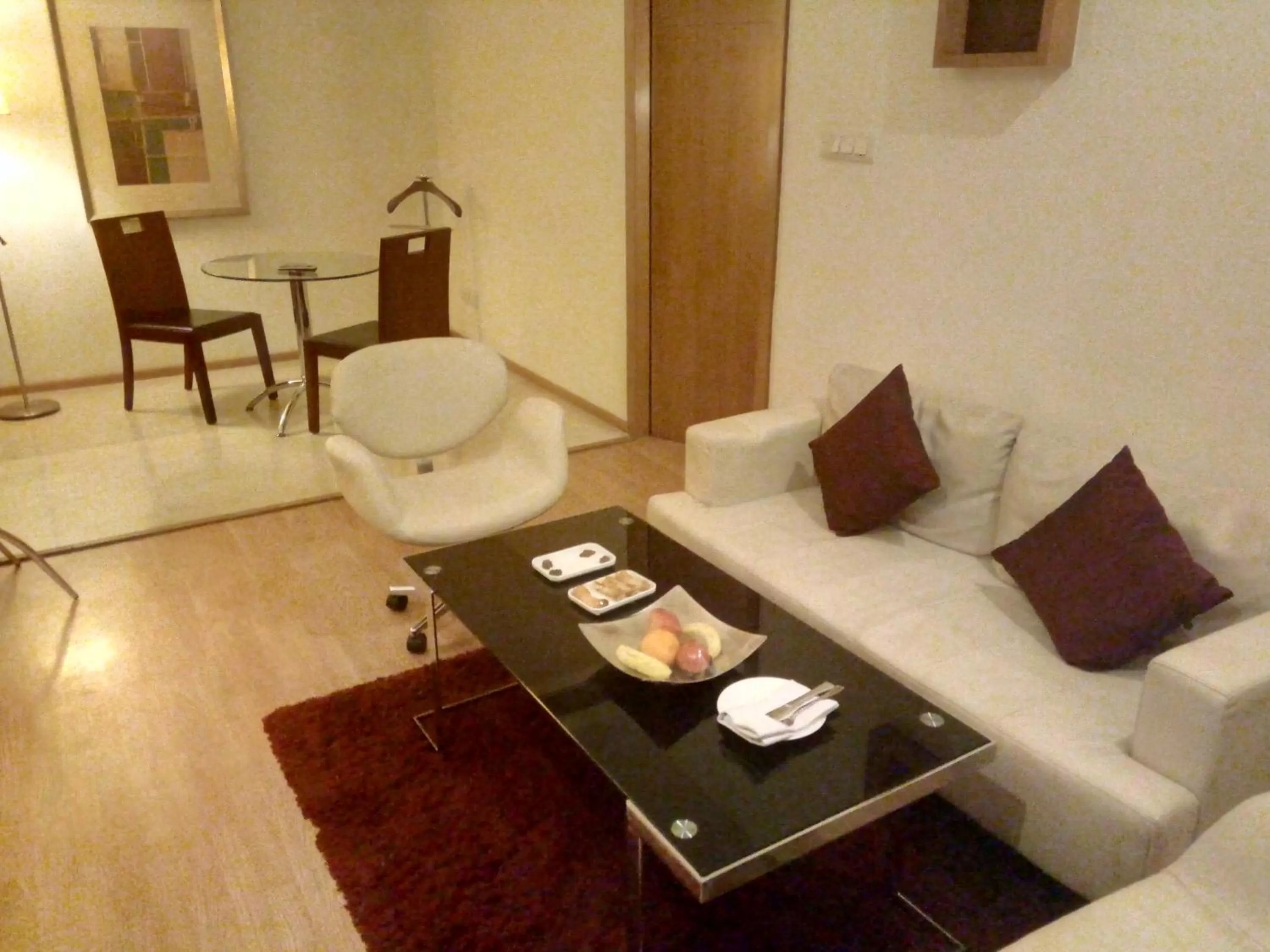 Communal lounge/ TV room in Hampshire Plaza